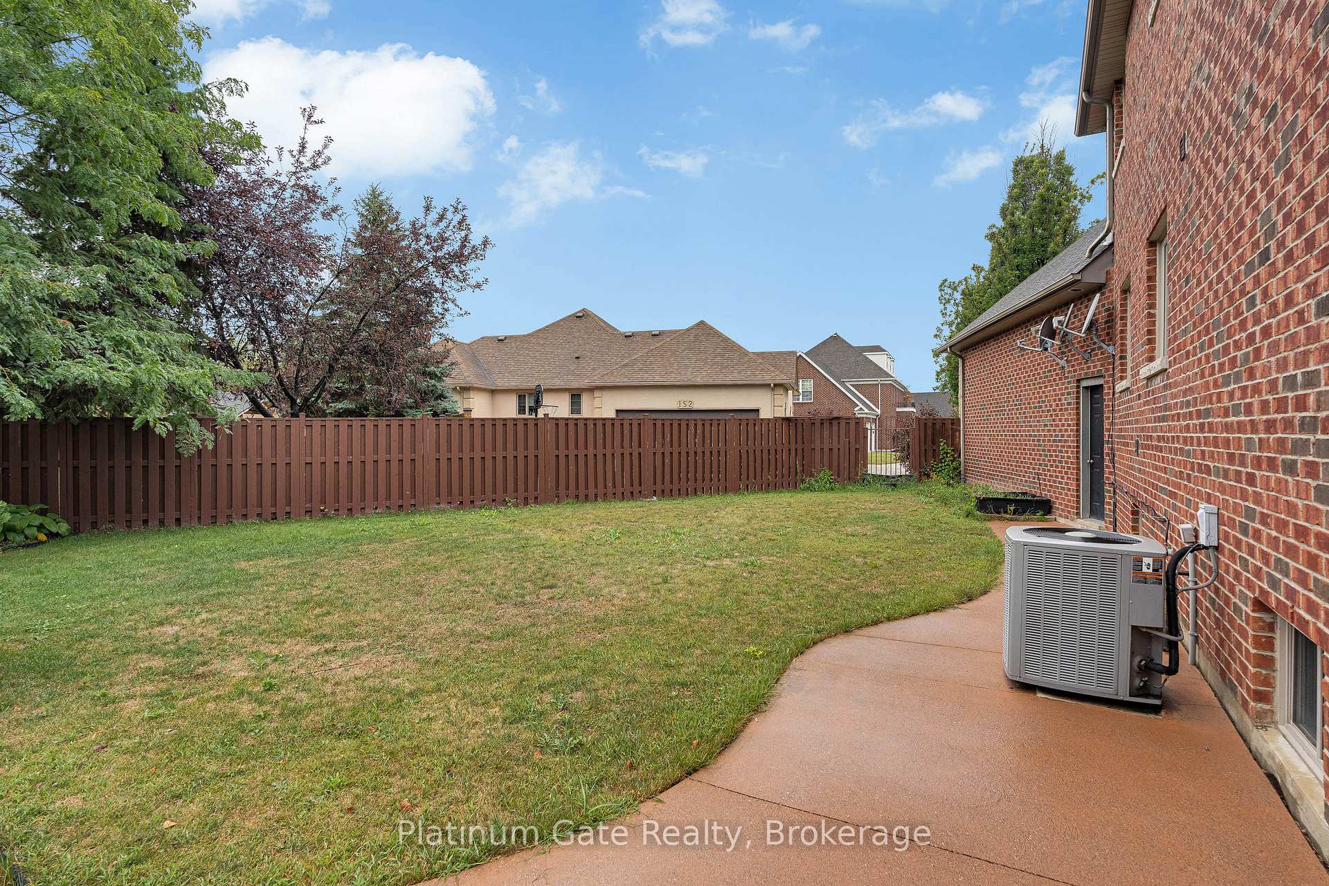 Photo 8 of 150 Seymour Crescent, Lakeshore — HOMEH