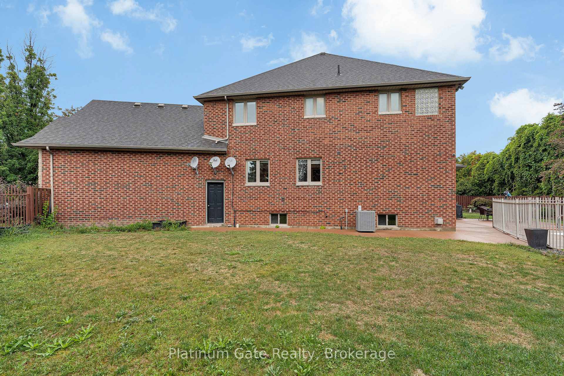 Photo 9 of 150 Seymour Crescent, Lakeshore — HOMEH