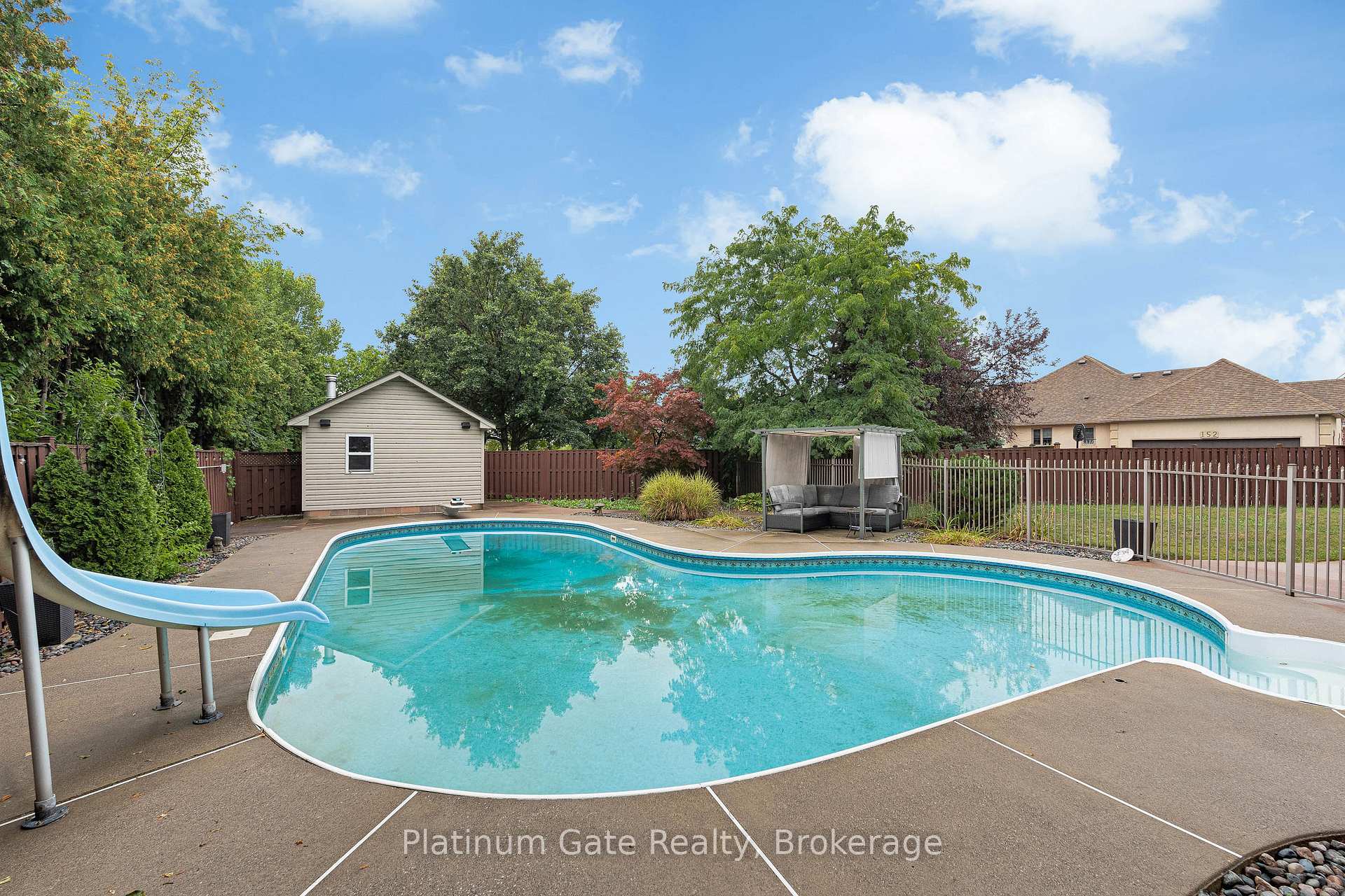Photo 11 of 150 Seymour Crescent, Lakeshore — HOMEH