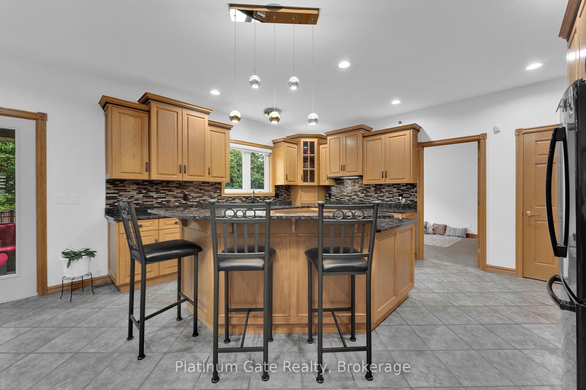 Photo 23 of 150 Seymour Crescent, Lakeshore — HOMEH
