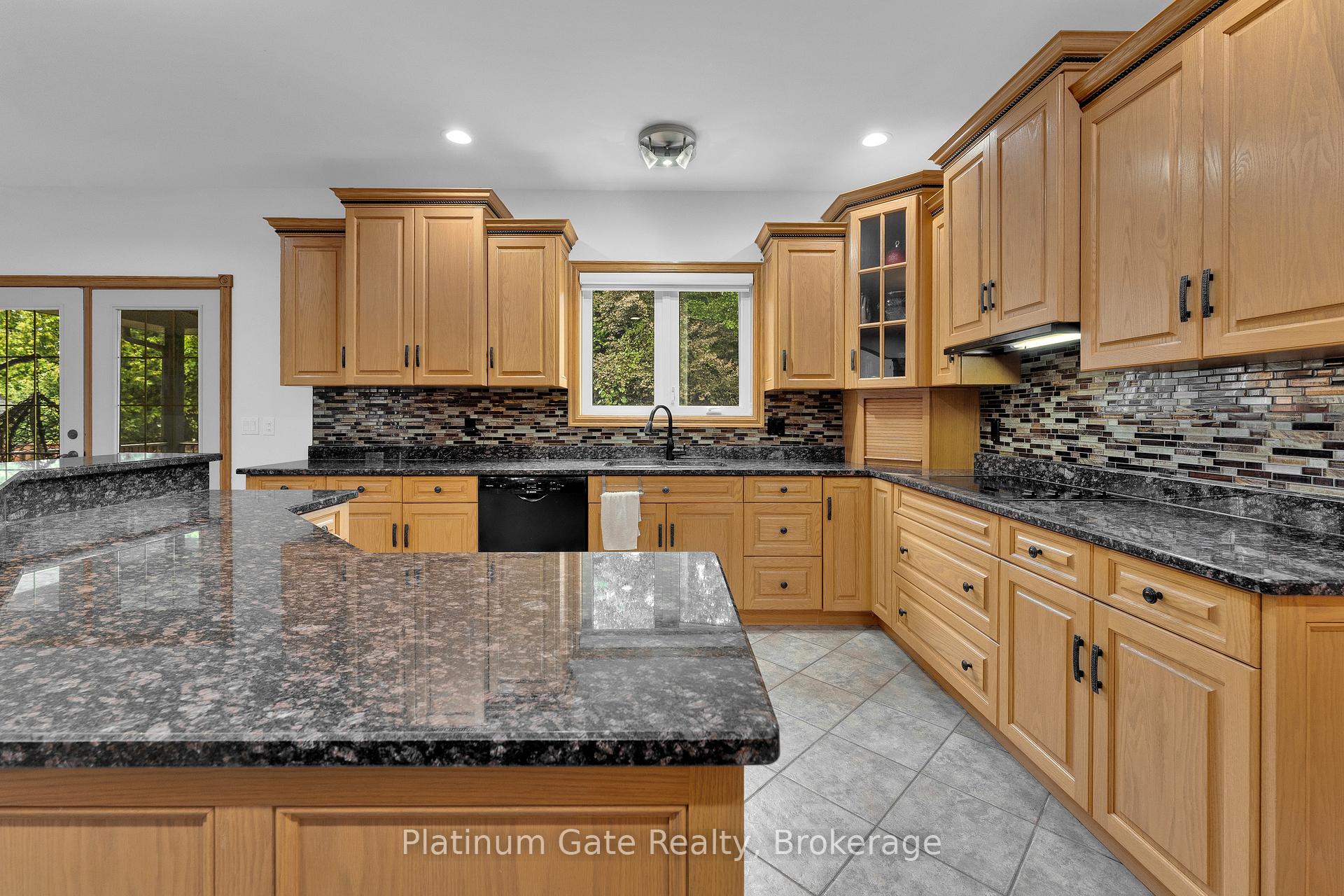 Photo 24 of 150 Seymour Crescent, Lakeshore — HOMEH