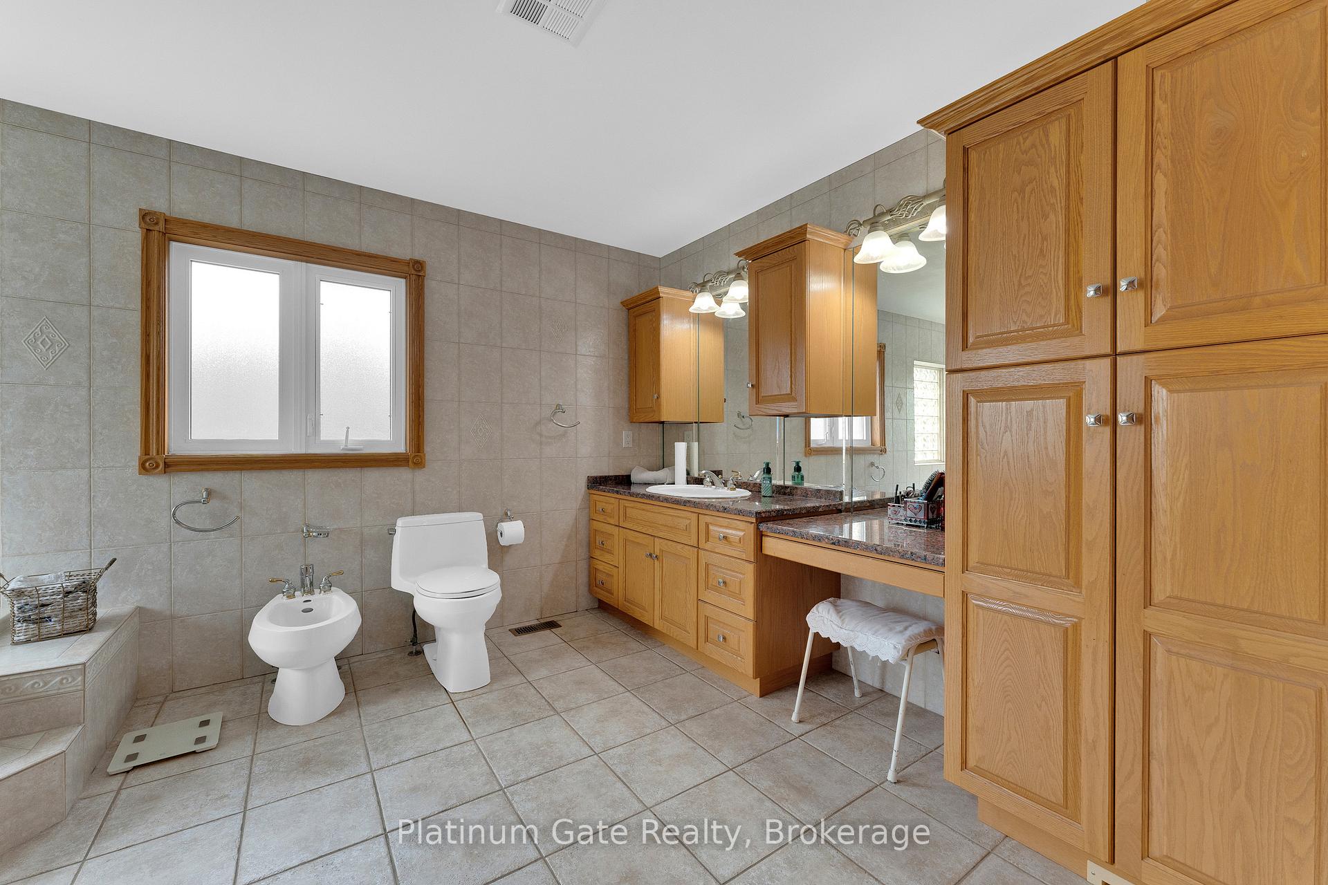 Photo 37 of 150 Seymour Crescent, Lakeshore — HOMEH
