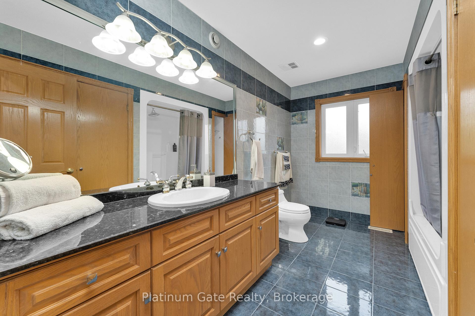 Photo 42 of 150 Seymour Crescent, Lakeshore — HOMEH