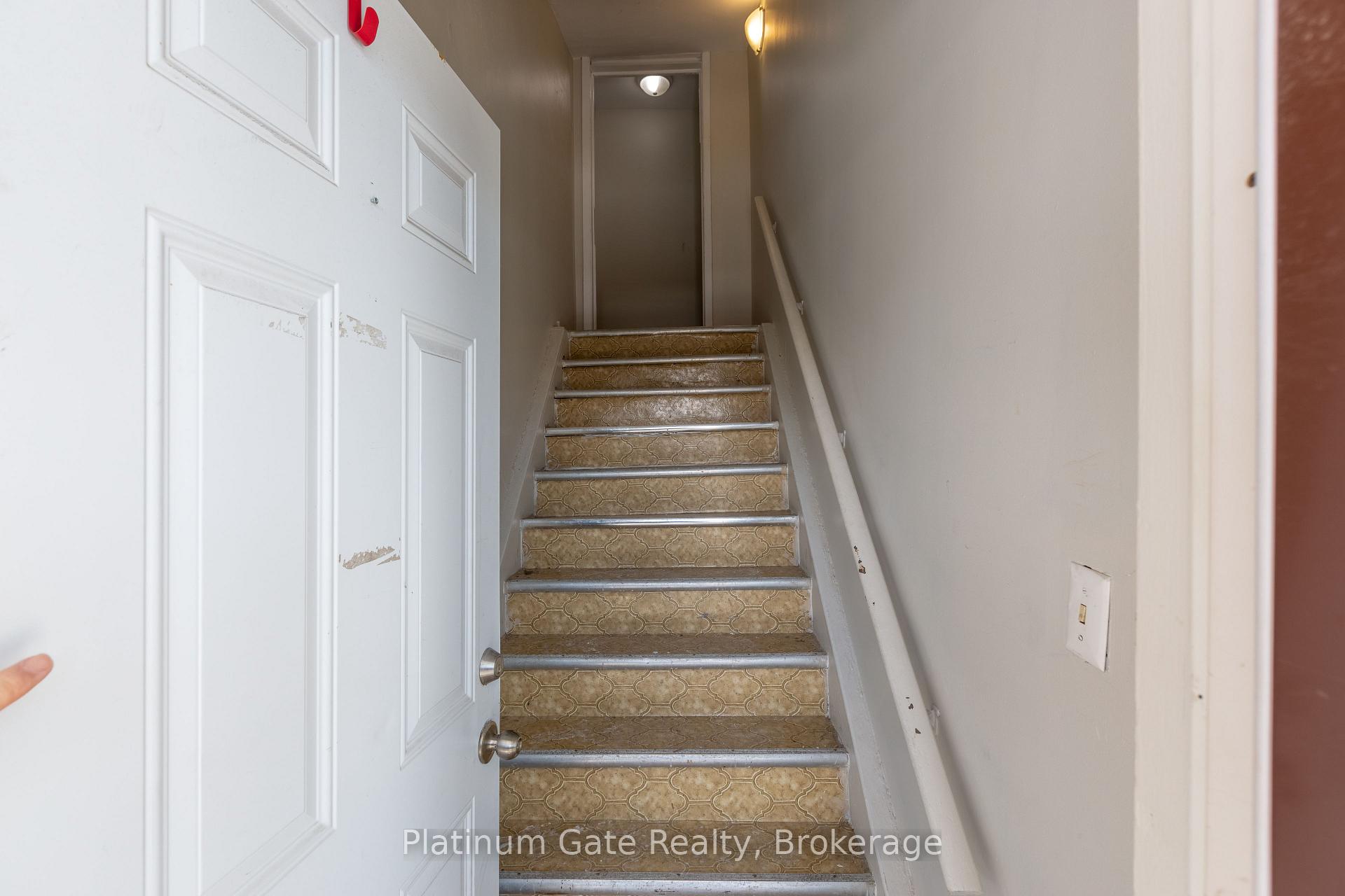 Photo 4 of 1036-40 Gladstone Avenue, Windsor — HOMEH