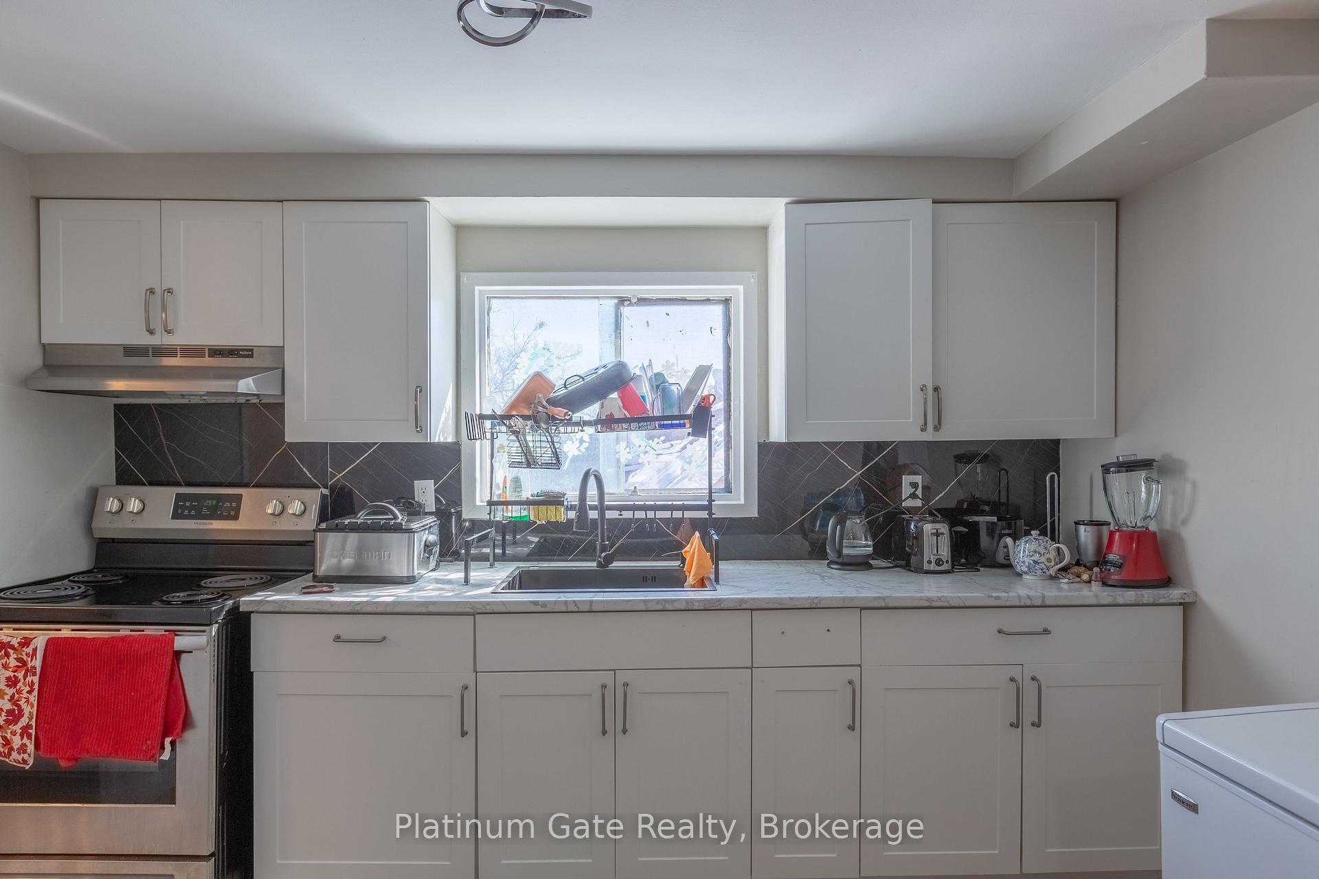 Photo 14 of 1036-40 Gladstone Avenue, Windsor — HOMEH