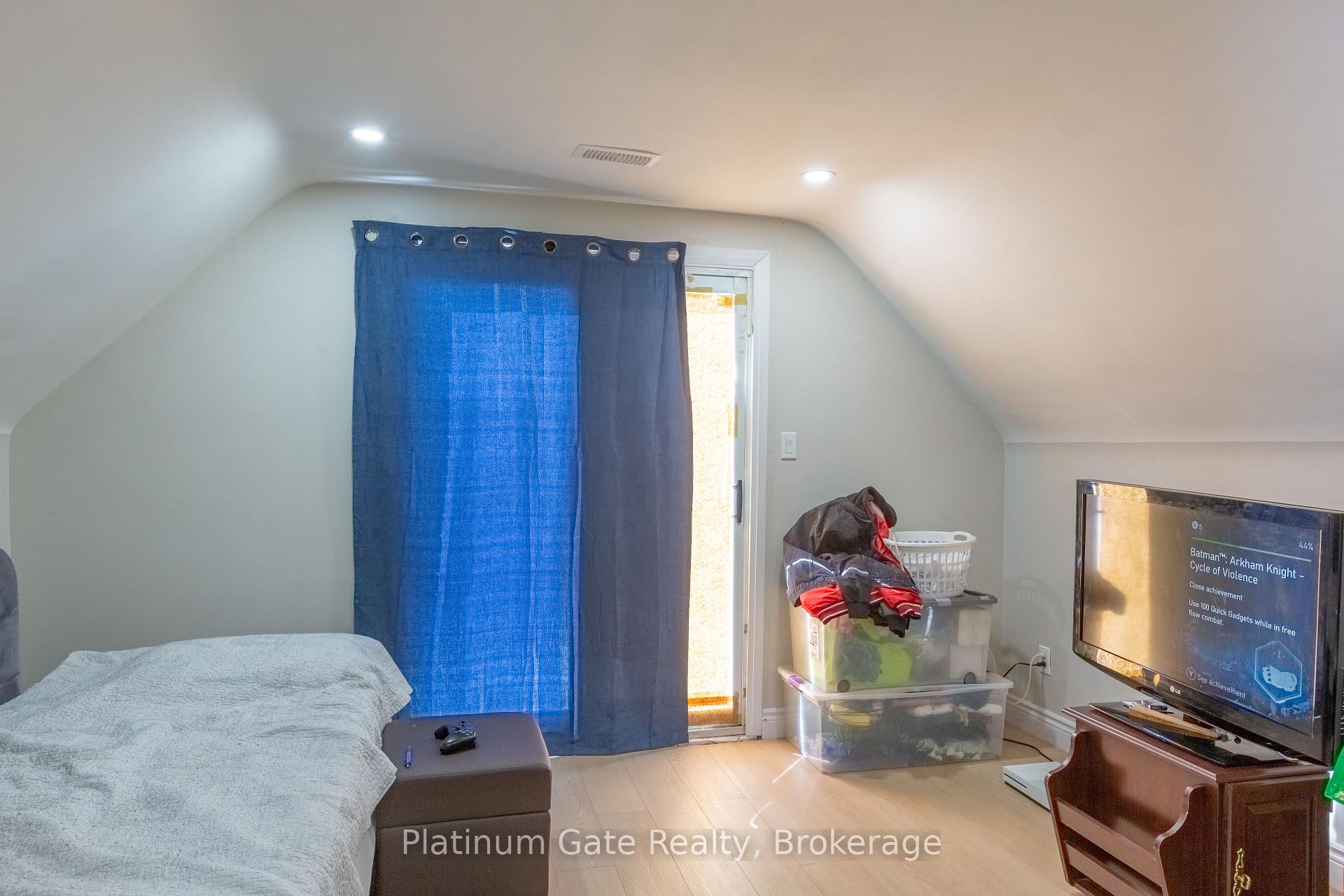 Photo 15 of 1036-40 Gladstone Avenue, Windsor — HOMEH