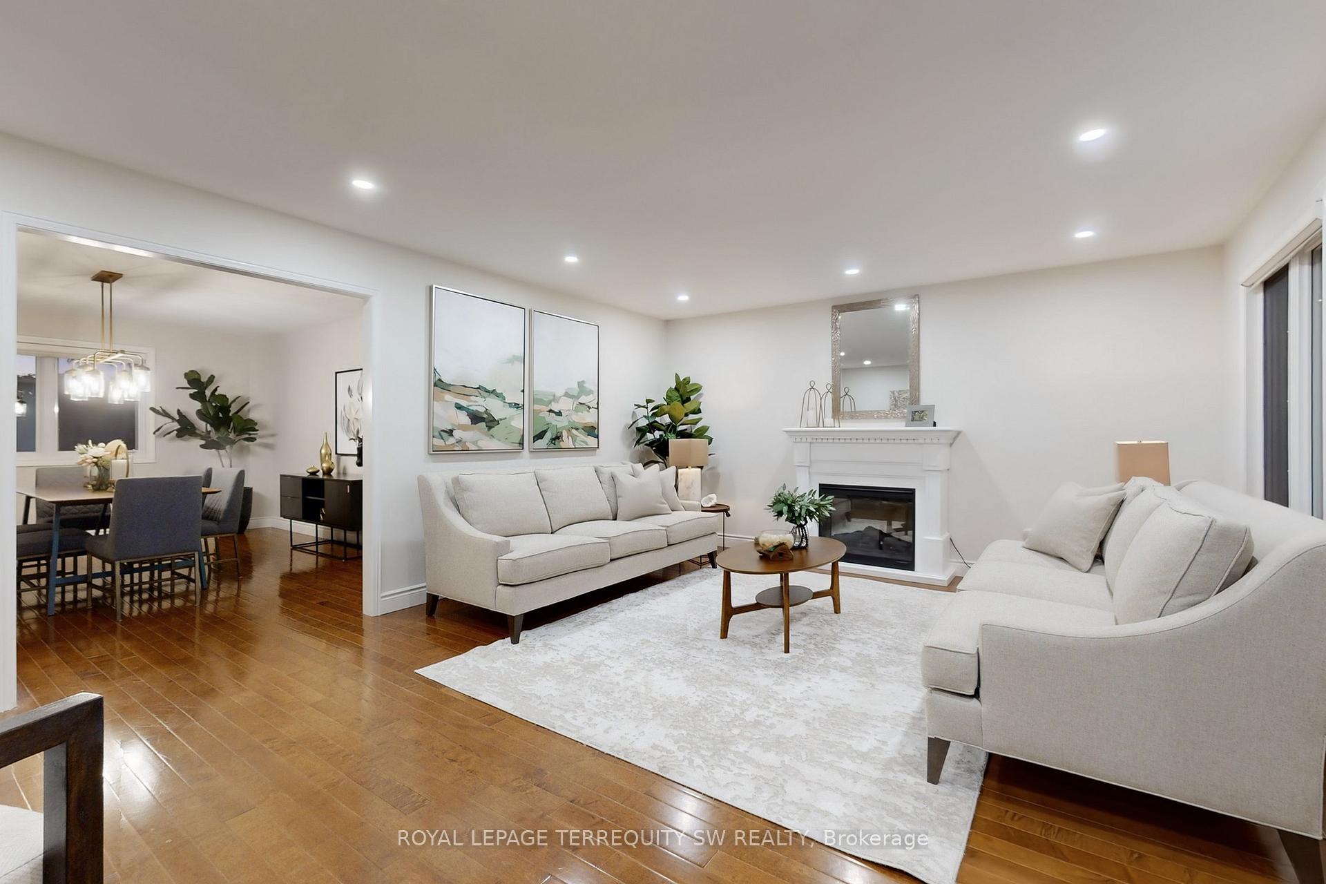 Photo 3 of 8 Chalmers Court, Brampton, Heart Lake East — HOMEH