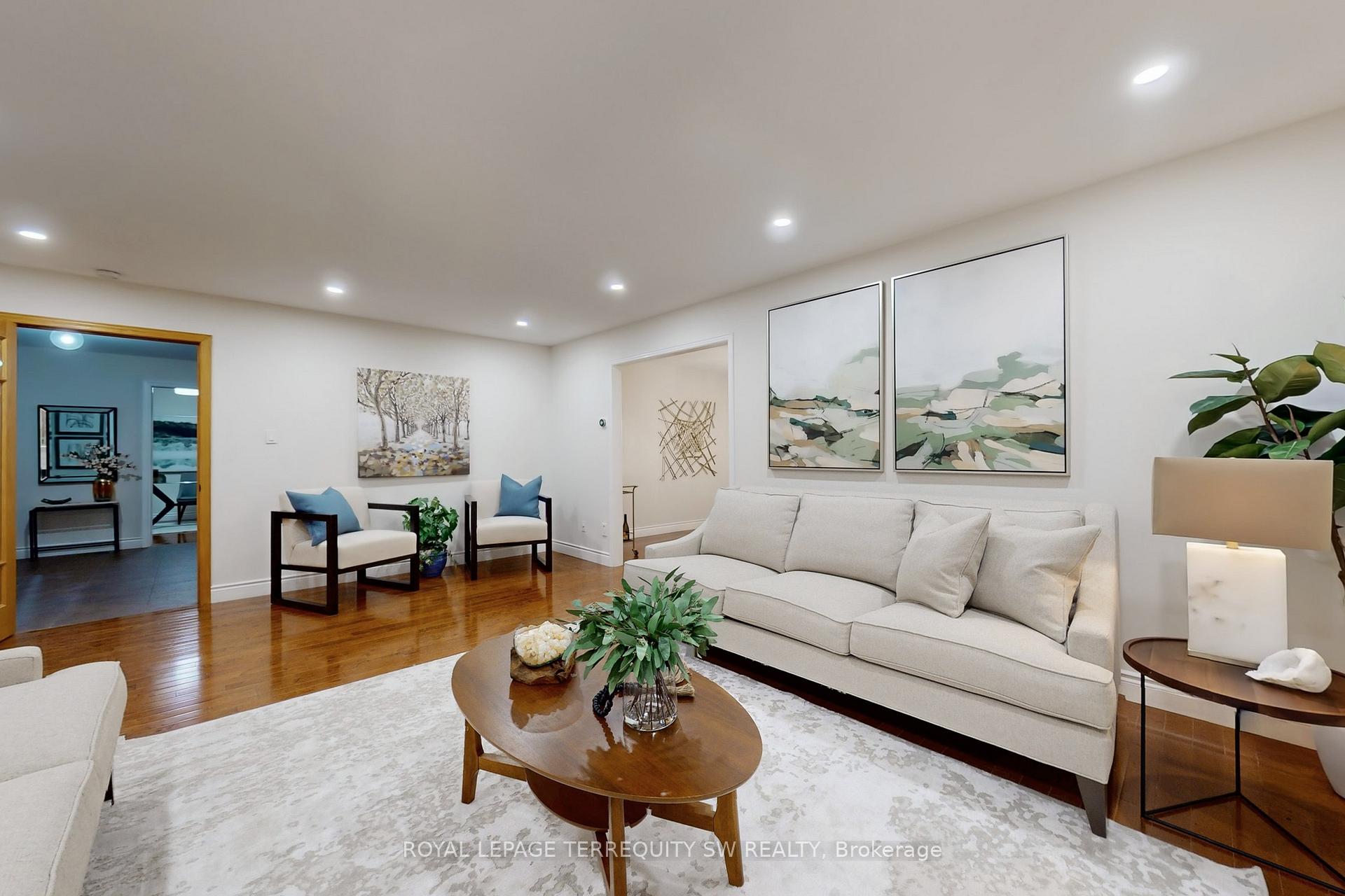 Photo 4 of 8 Chalmers Court, Brampton, Heart Lake East — HOMEH