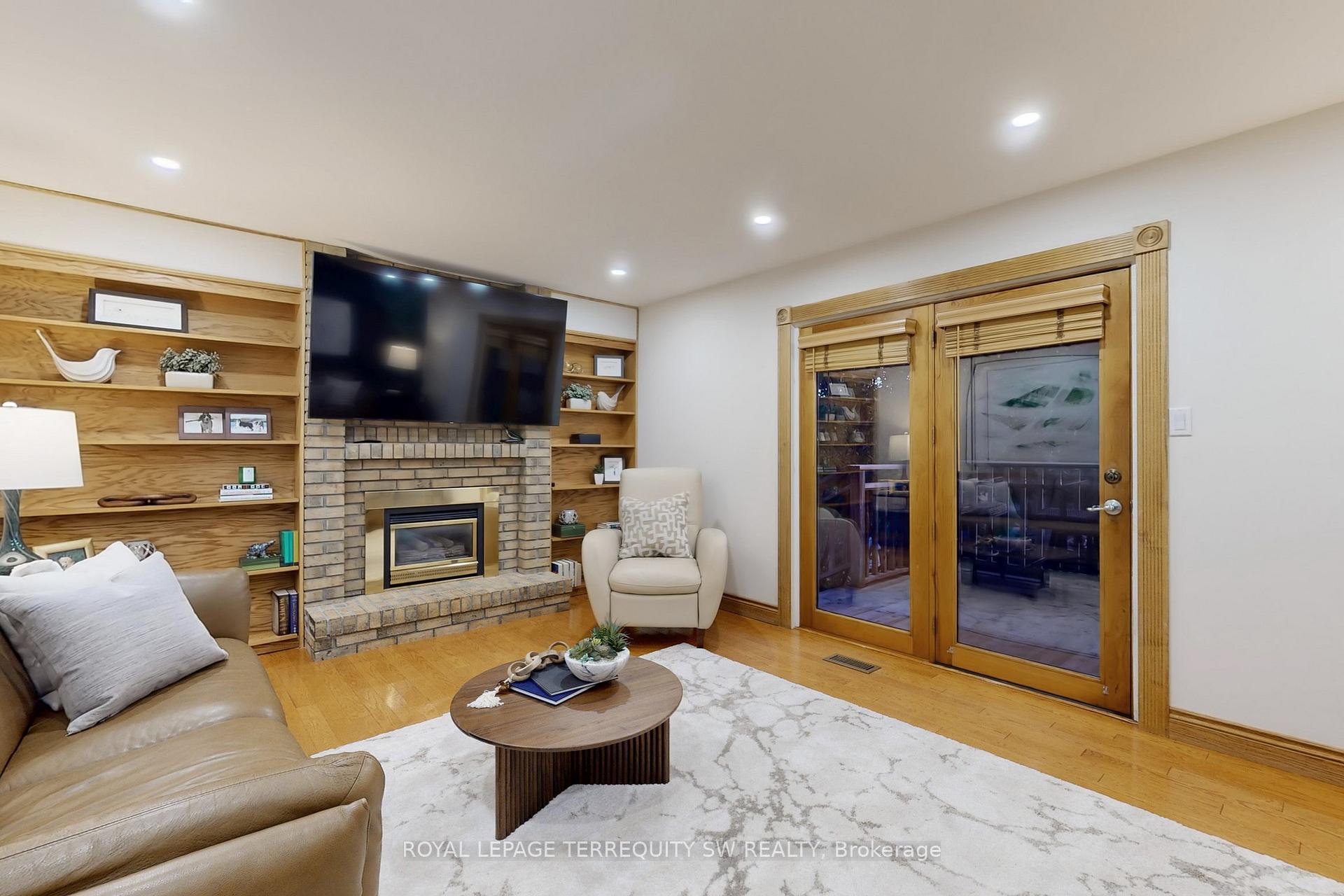 Photo 7 of 8 Chalmers Court, Brampton, Heart Lake East — HOMEH