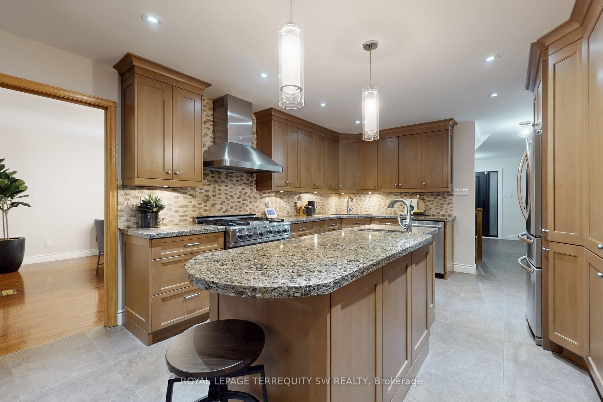 Photo 9 of 8 Chalmers Court, Brampton, Heart Lake East — HOMEH