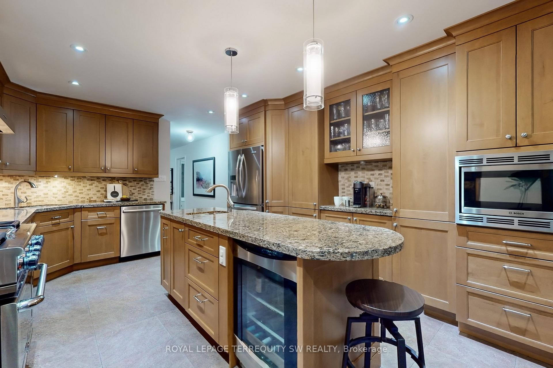 Photo 10 of 8 Chalmers Court, Brampton, Heart Lake East — HOMEH