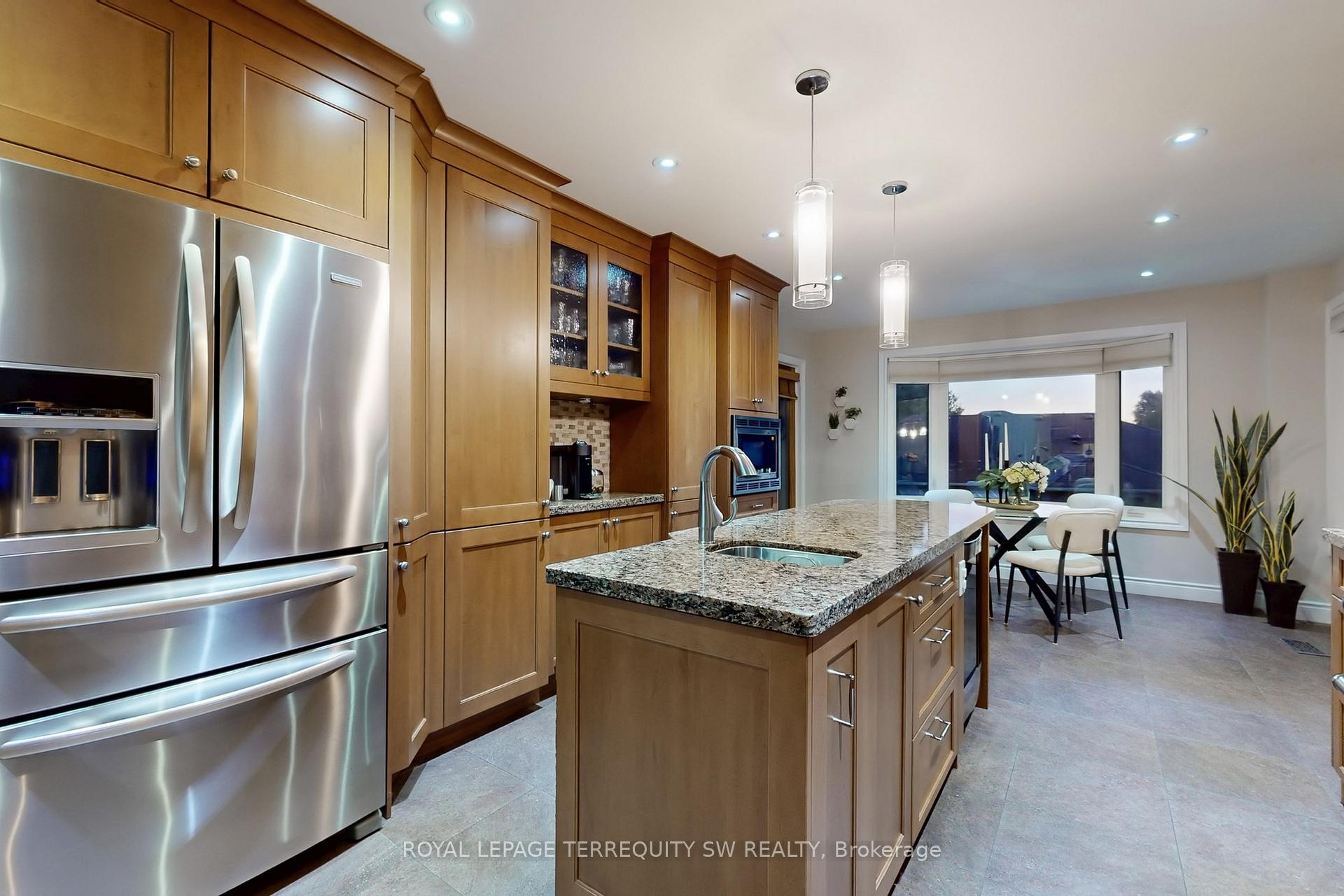 Photo 11 of 8 Chalmers Court, Brampton, Heart Lake East — HOMEH