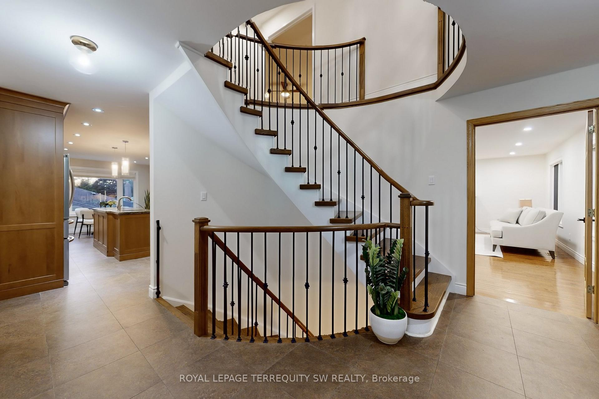 Photo 16 of 8 Chalmers Court, Brampton, Heart Lake East — HOMEH