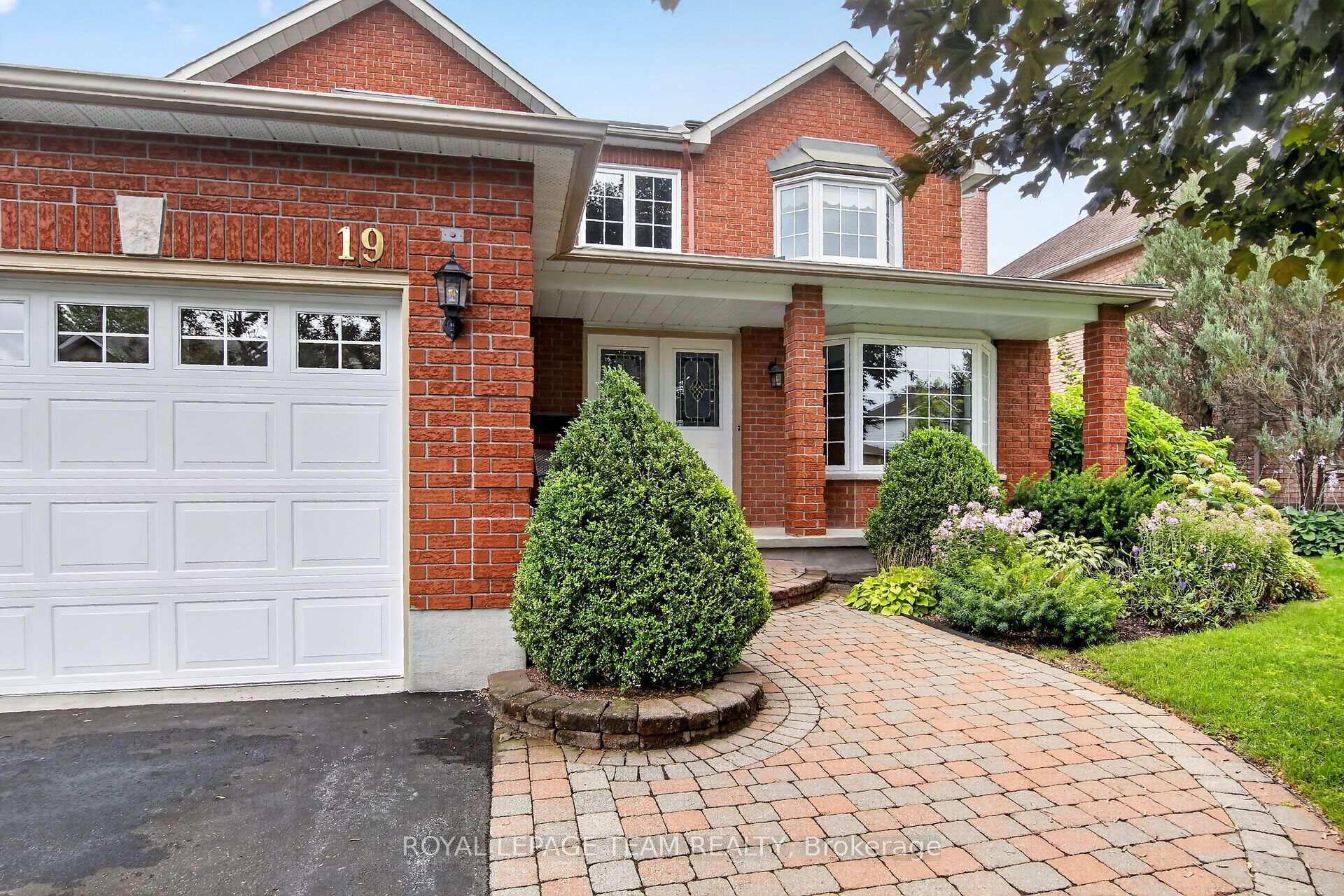 Photo 7 of 19 Slade Crescent, Ottawa, Kanata - Kanata Lakes/Heritage Hills — HOMEH