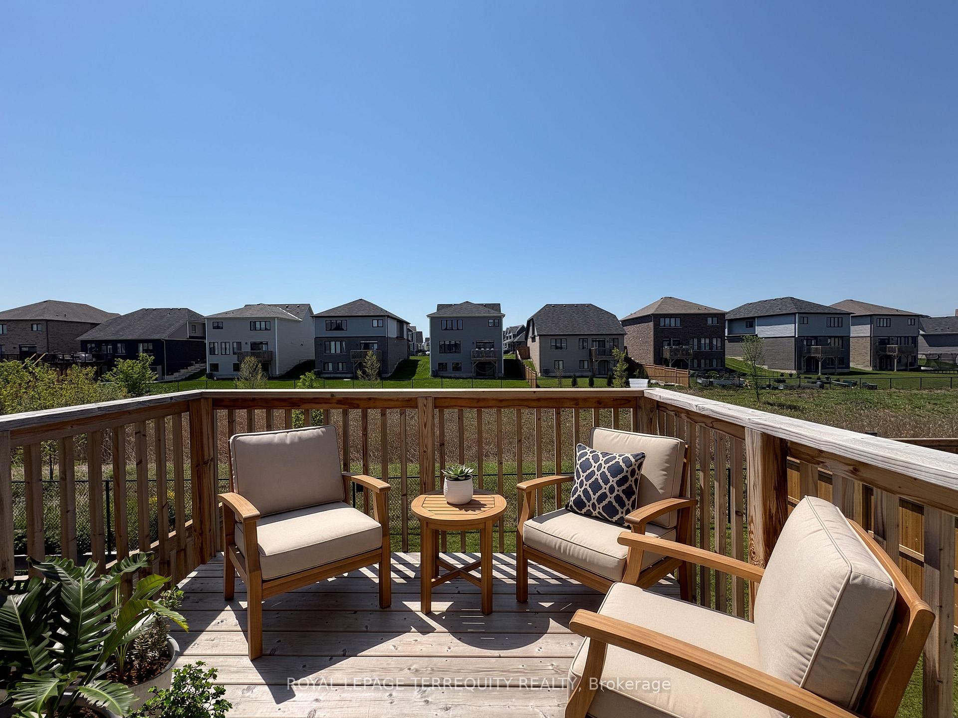Photo 5 of 285 Vanilla Trail, Thorold, Rolling Meadows — HOMEH