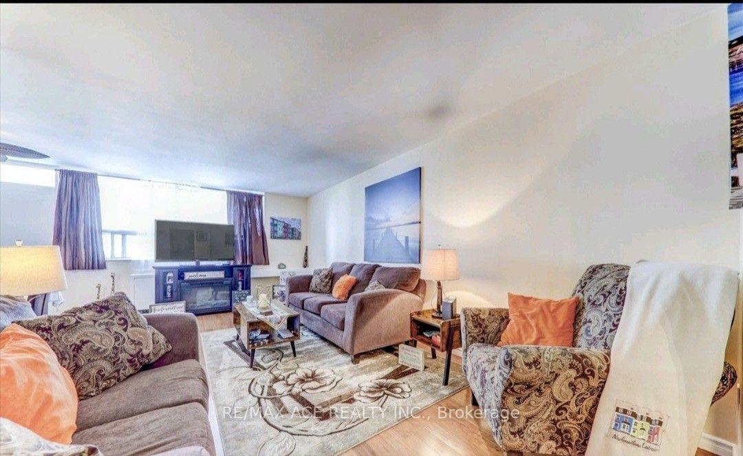 Photo 5 of Unit 608, 3420 Eglinton Avenue E, Scarborough, Scarborough Village — HOMEH