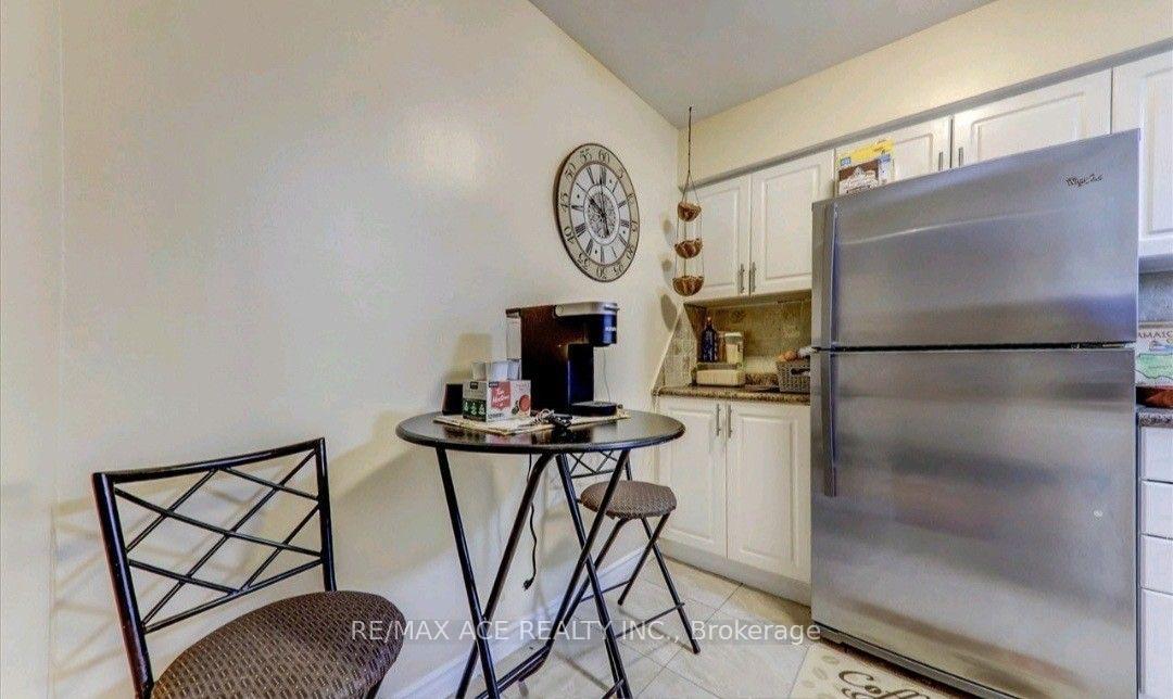 Photo 6 of Unit 608, 3420 Eglinton Avenue E, Scarborough, Scarborough Village — HOMEH