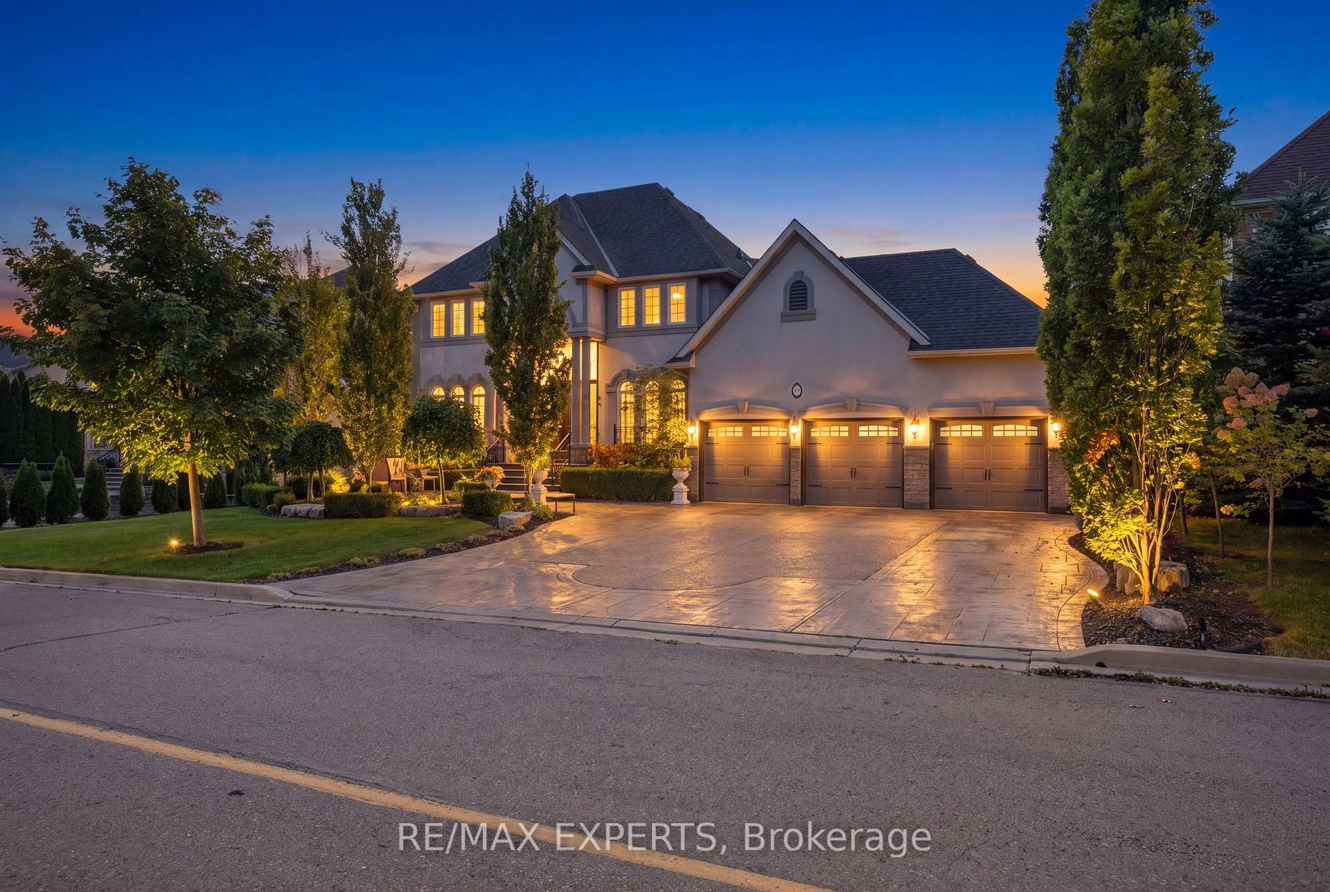 Photo 2 of 91 Hunterwood Chase, Vaughan, Rural Vaughan — HOMEH
