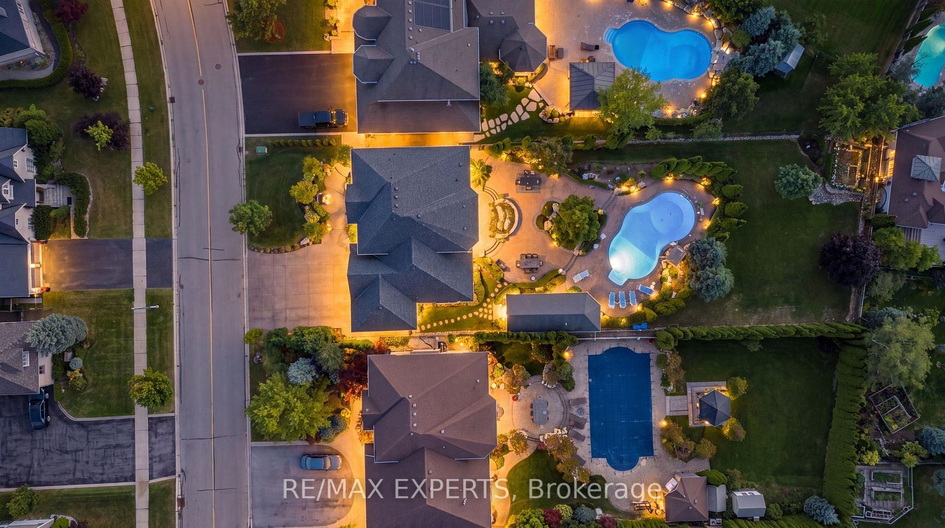 Photo 3 of 91 Hunterwood Chase, Vaughan, Rural Vaughan — HOMEH