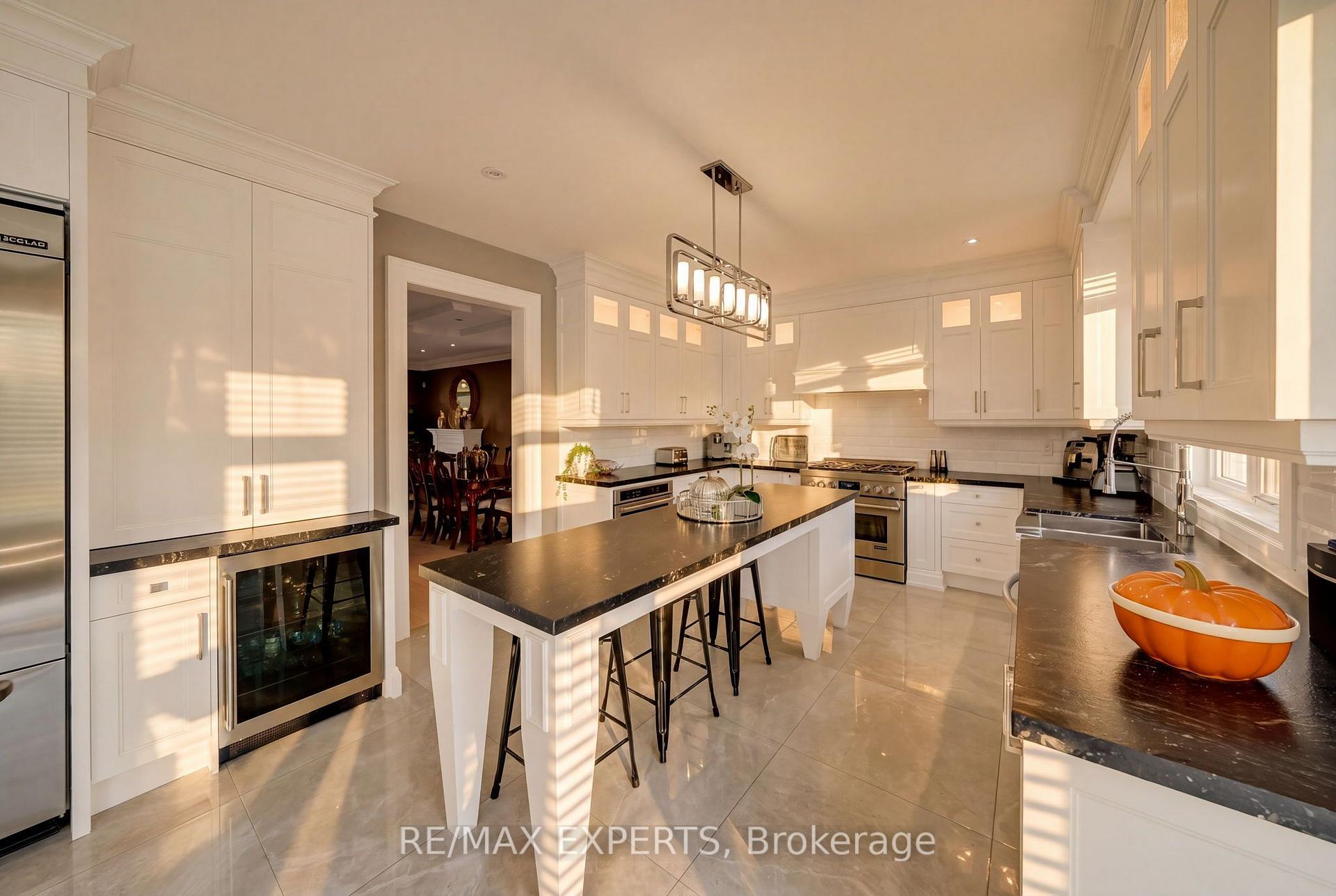 Photo 17 of 91 Hunterwood Chase, Vaughan, Rural Vaughan — HOMEH