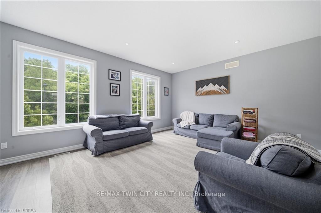 Photo 15 of Unit 2, 30 Balmoral Street, Brant, Paris — HOMEH