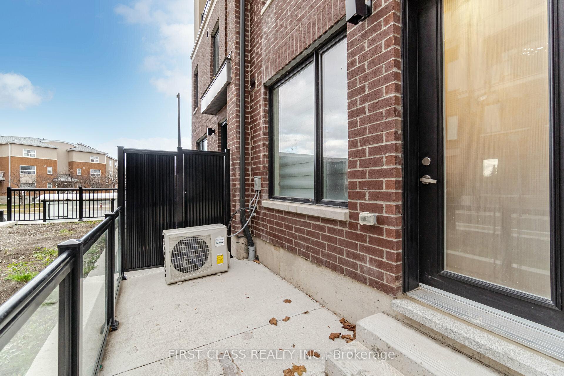 Photo 3 of Unit 30, 3405 Ridgeway Drive, Mississauga, Erin Mills — HOMEH