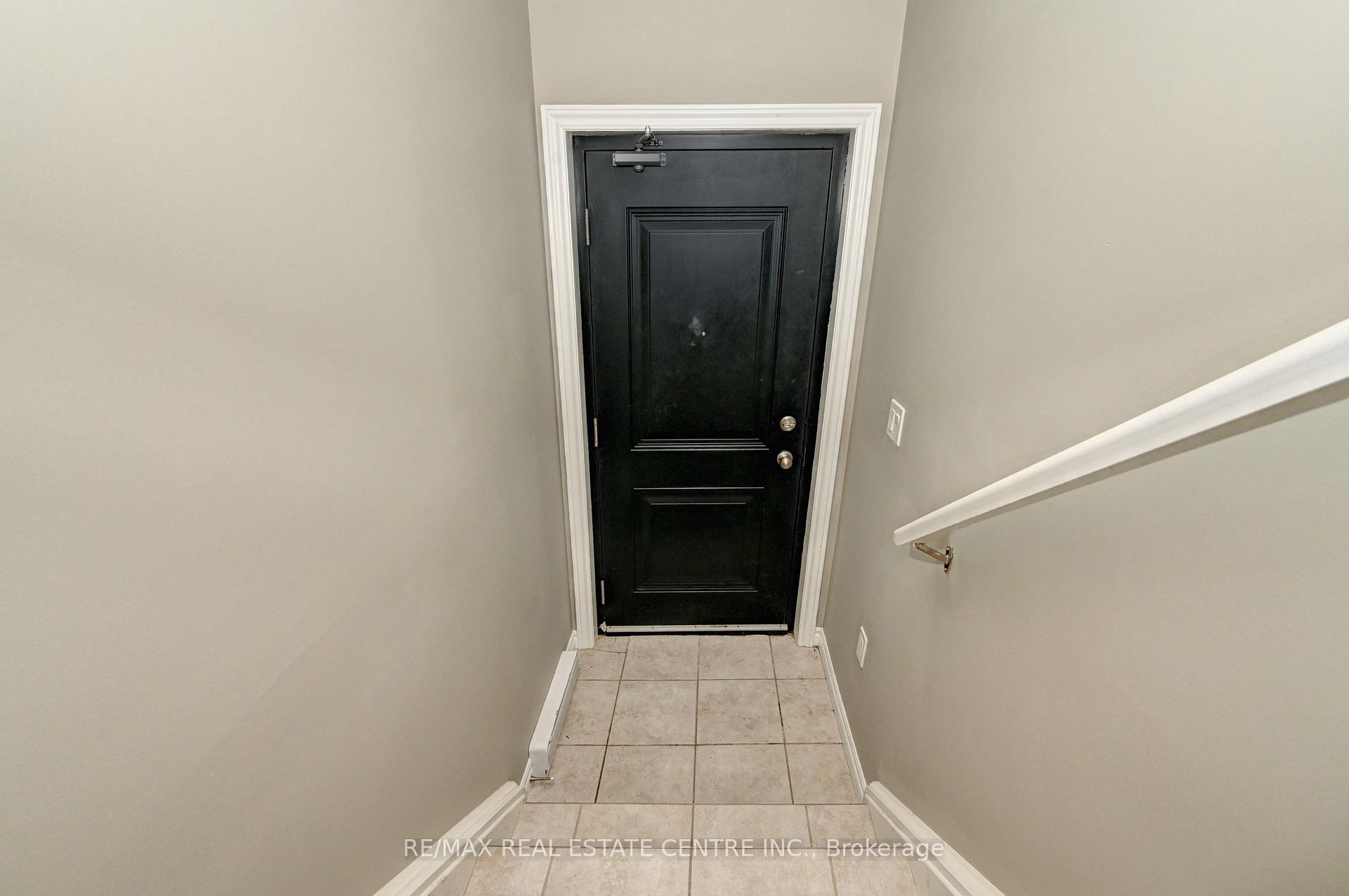 Photo 4 of 102 Wheat Lane, Kitchener, Huron Park — HOMEH