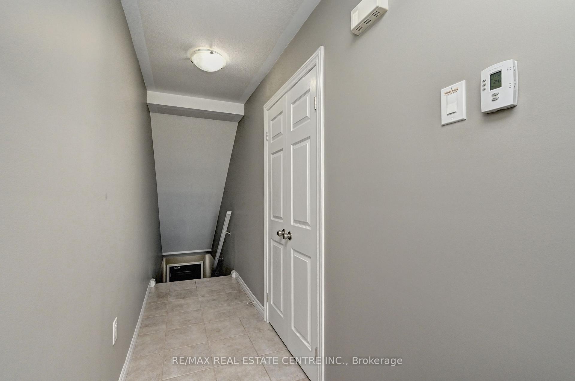 Photo 5 of 102 Wheat Lane, Kitchener, Huron Park — HOMEH