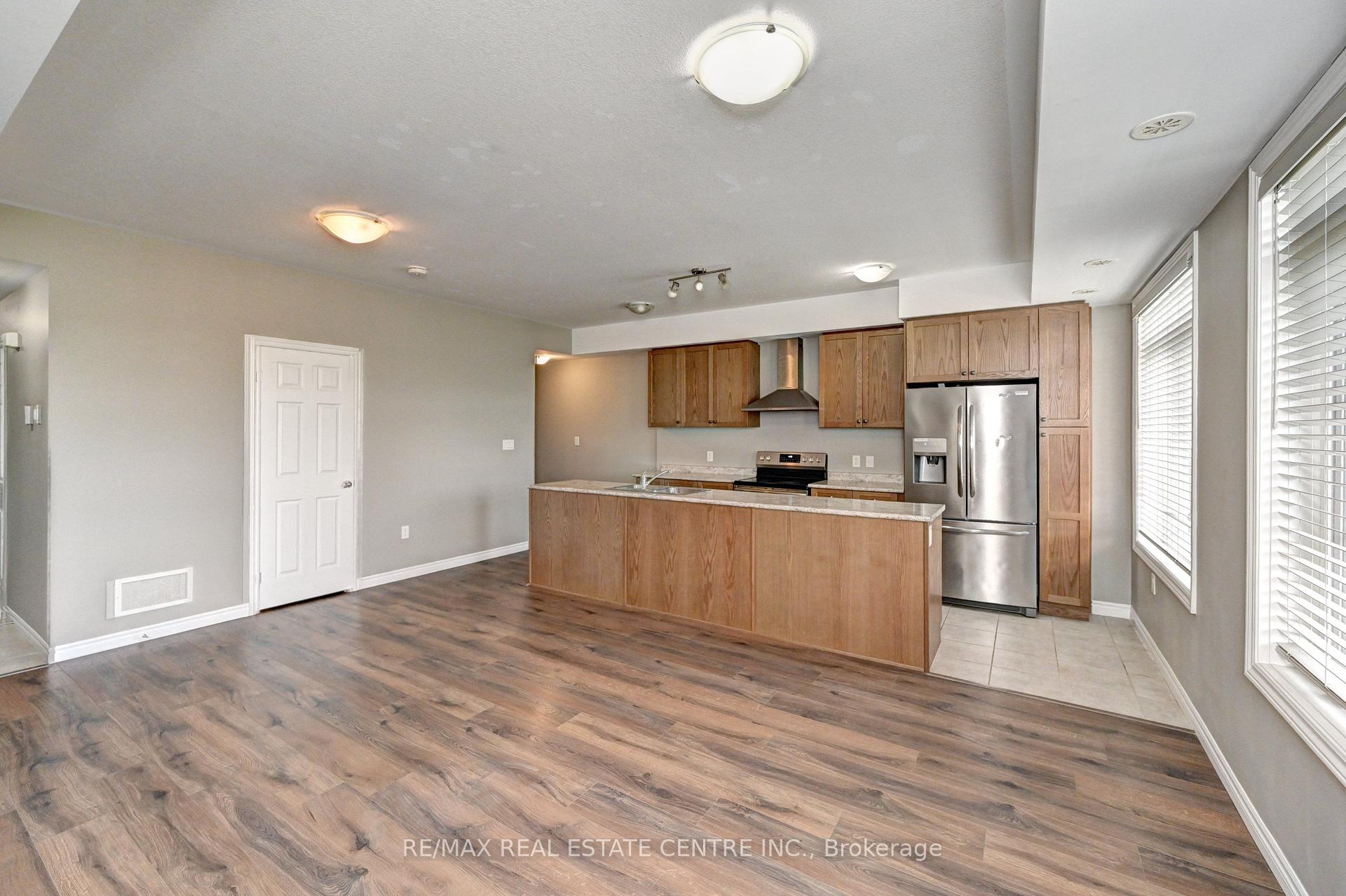 Photo 6 of 102 Wheat Lane, Kitchener, Huron Park — HOMEH