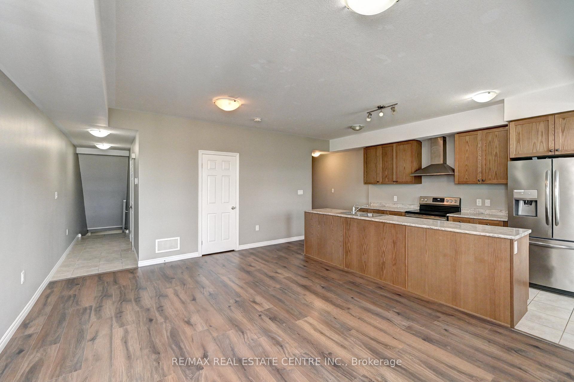 Photo 7 of 102 Wheat Lane, Kitchener, Huron Park — HOMEH
