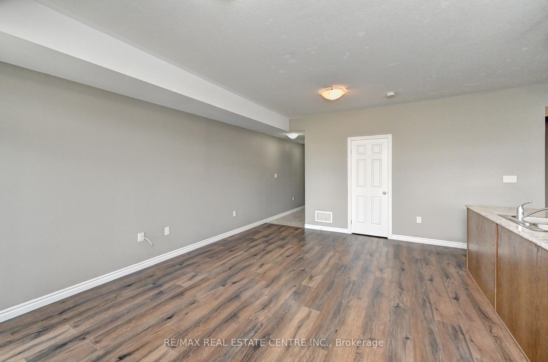 Photo 8 of 102 Wheat Lane, Kitchener, Huron Park — HOMEH