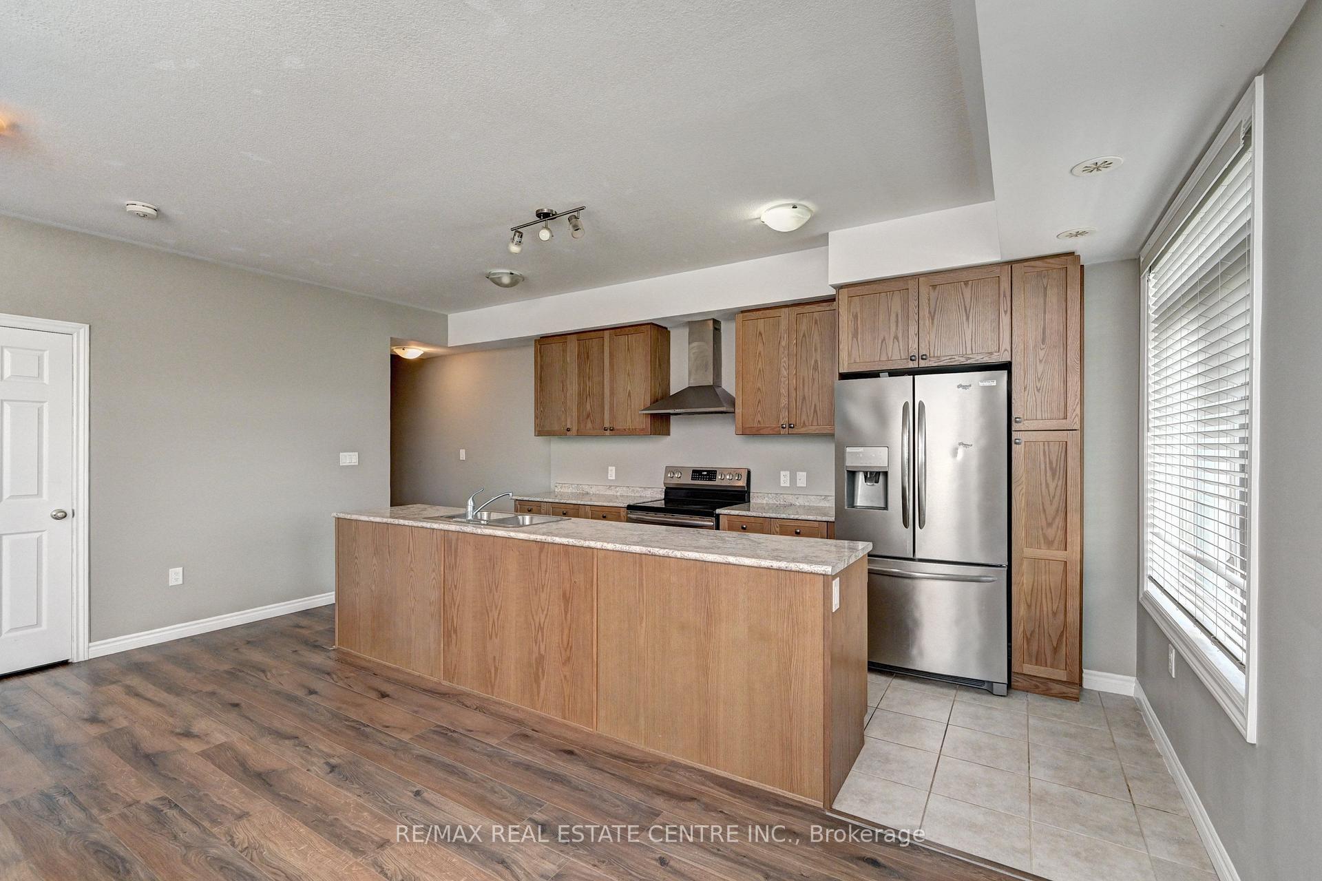 Photo 15 of 102 Wheat Lane, Kitchener, Huron Park — HOMEH