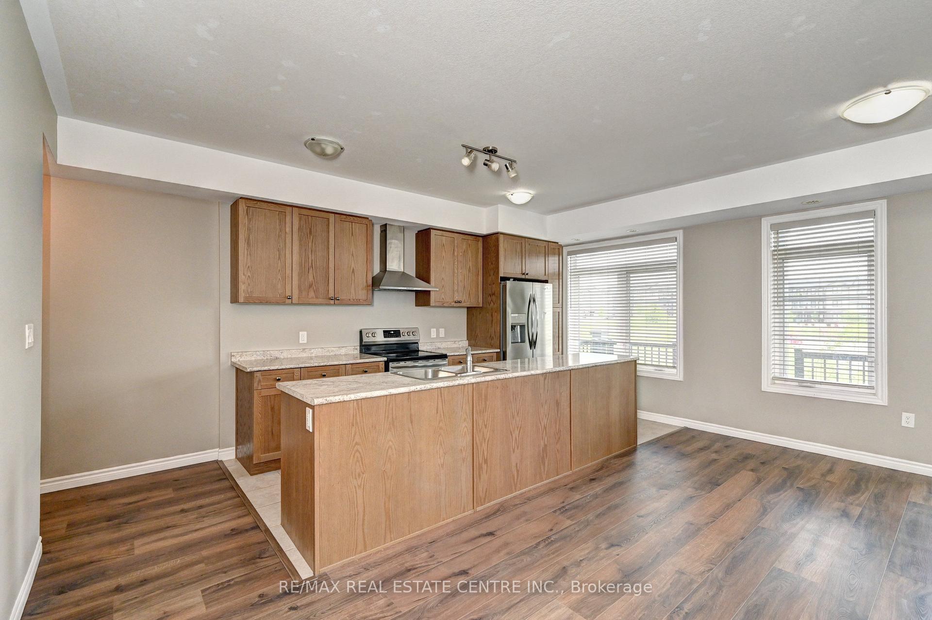 Photo 16 of 102 Wheat Lane, Kitchener, Huron Park — HOMEH