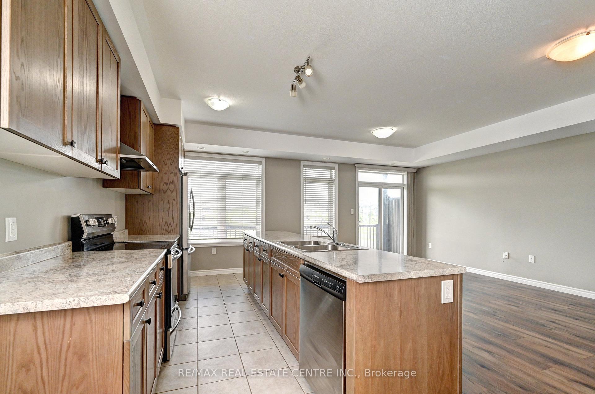Photo 17 of 102 Wheat Lane, Kitchener, Huron Park — HOMEH