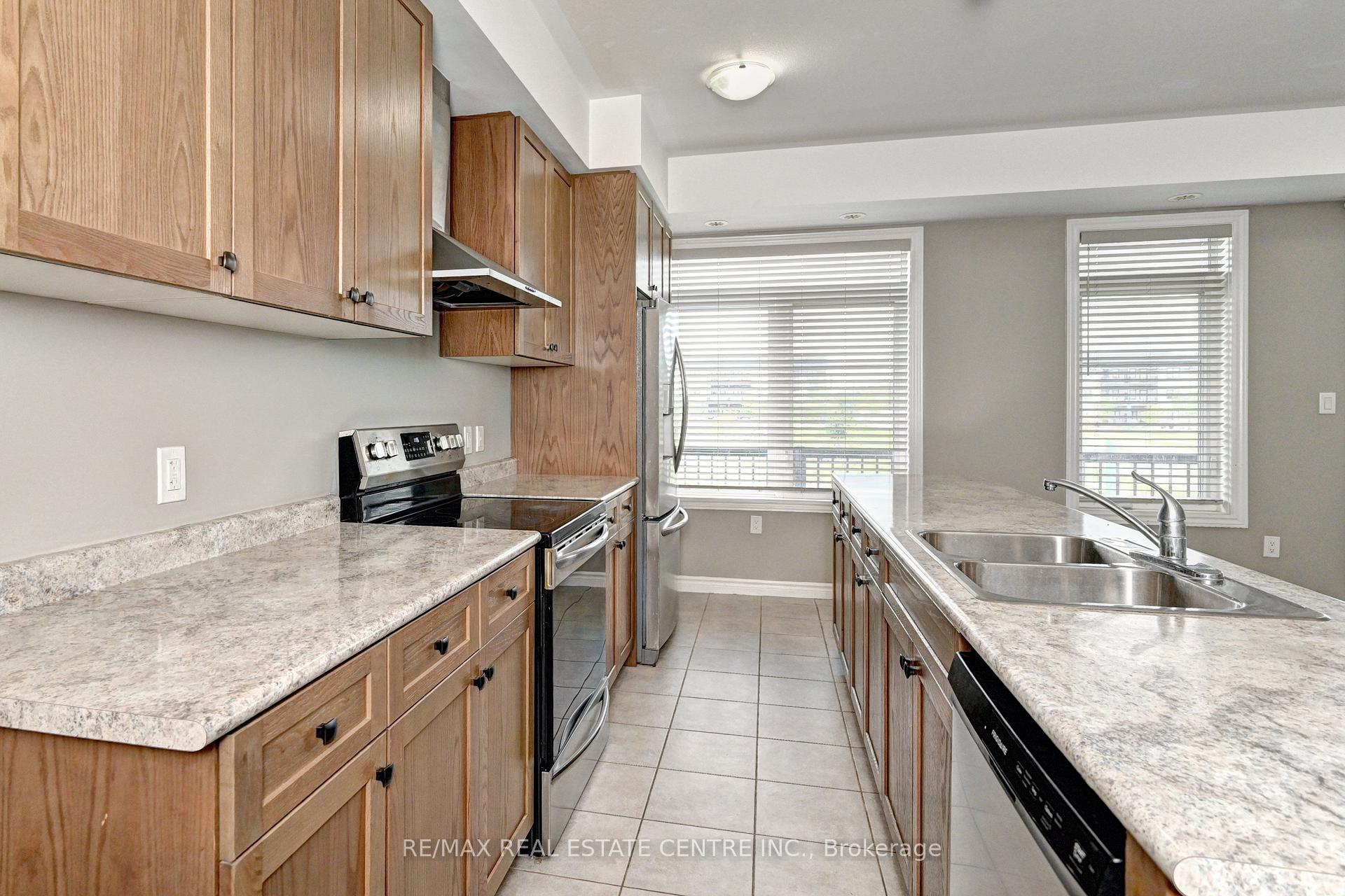 Photo 18 of 102 Wheat Lane, Kitchener, Huron Park — HOMEH