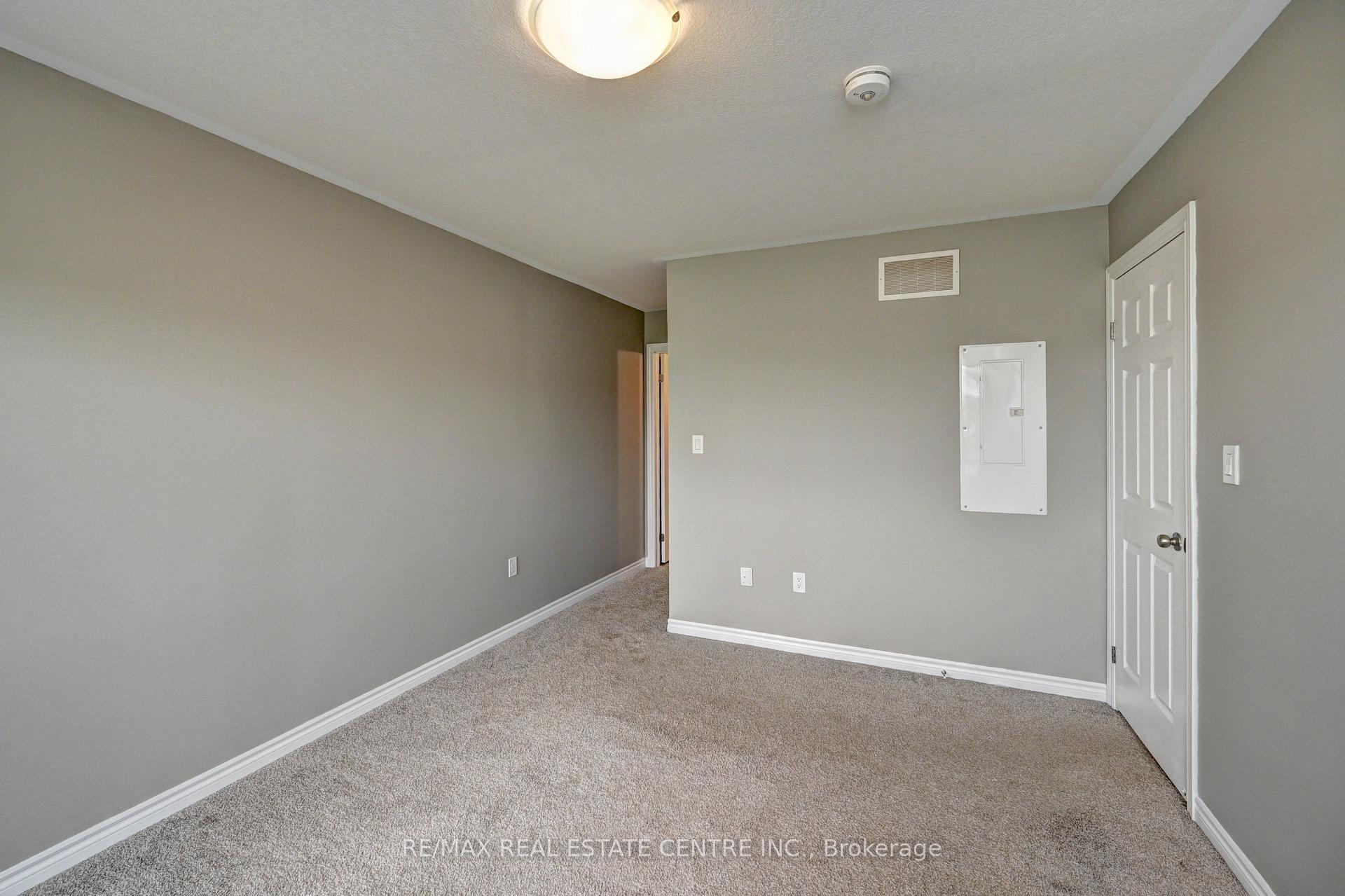 Photo 27 of 102 Wheat Lane, Kitchener, Huron Park — HOMEH
