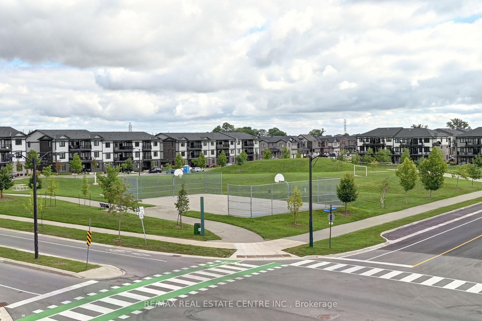 Photo 32 of 102 Wheat Lane, Kitchener, Huron Park — HOMEH