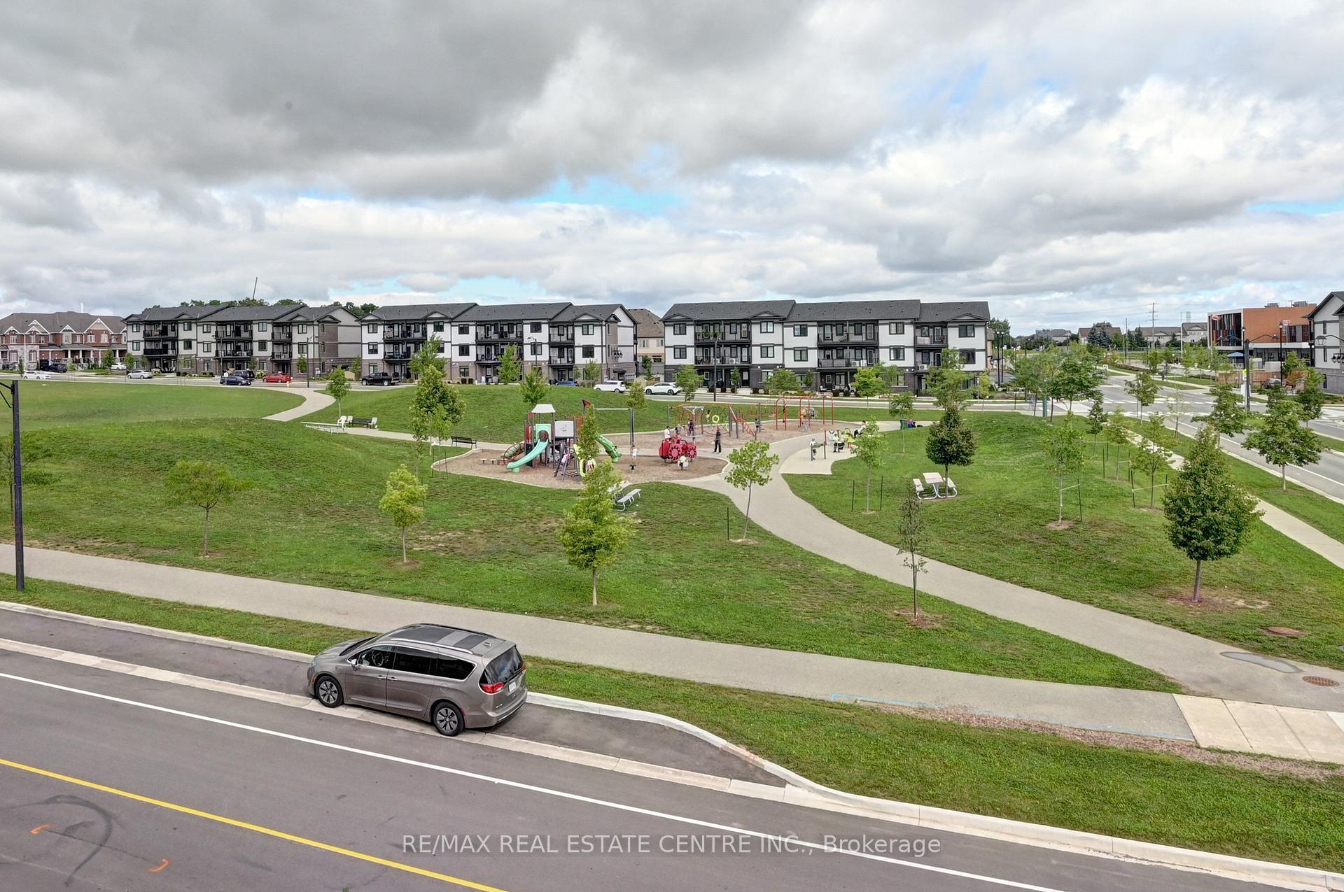 Photo 33 of 102 Wheat Lane, Kitchener, Huron Park — HOMEH