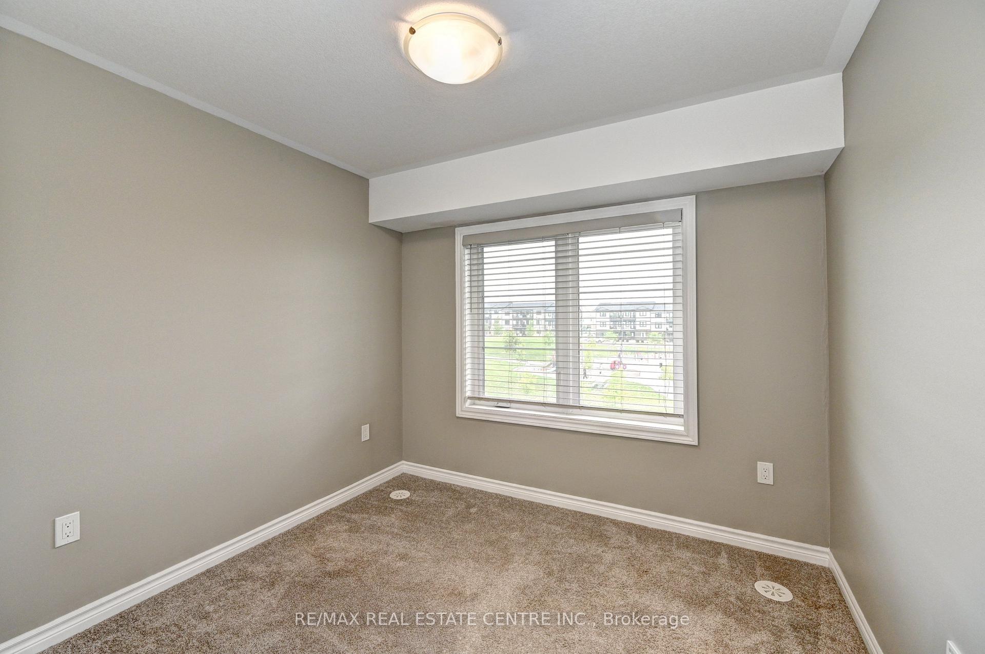 Photo 37 of 102 Wheat Lane, Kitchener, Huron Park — HOMEH