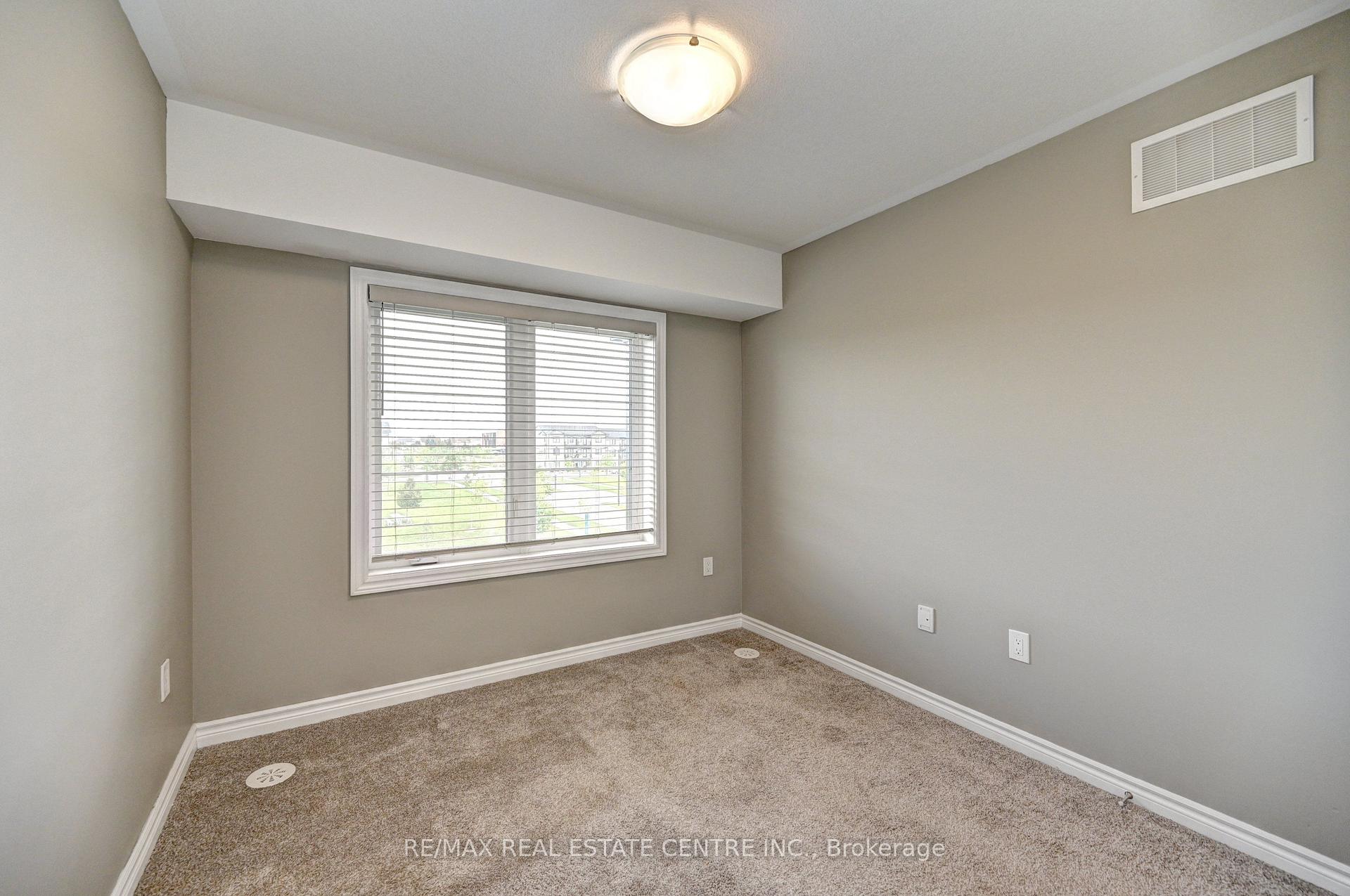 Photo 38 of 102 Wheat Lane, Kitchener, Huron Park — HOMEH