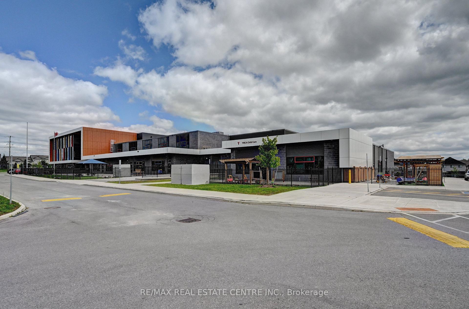 Photo 40 of 102 Wheat Lane, Kitchener, Huron Park — HOMEH