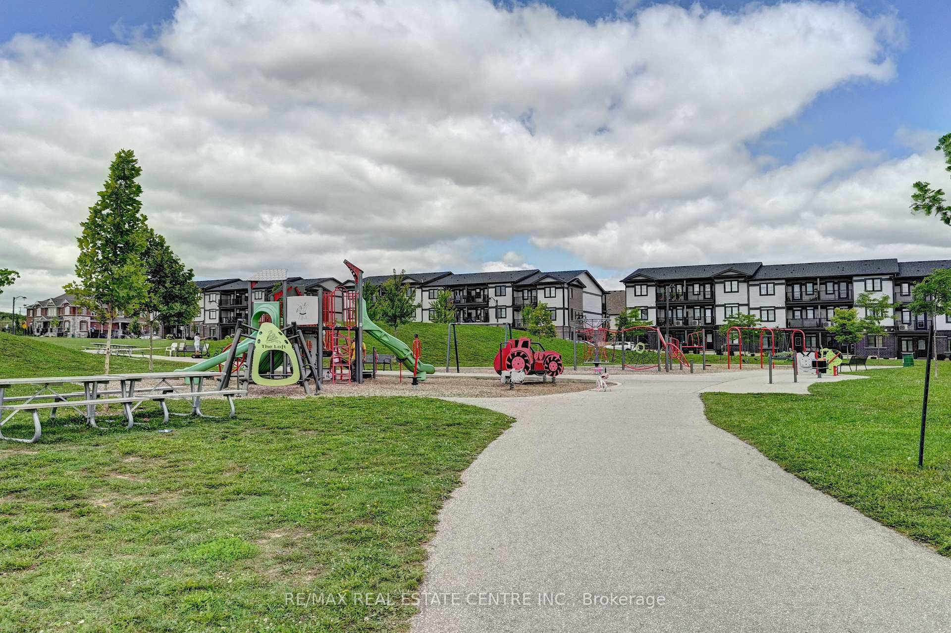 Photo 42 of 102 Wheat Lane, Kitchener, Huron Park — HOMEH