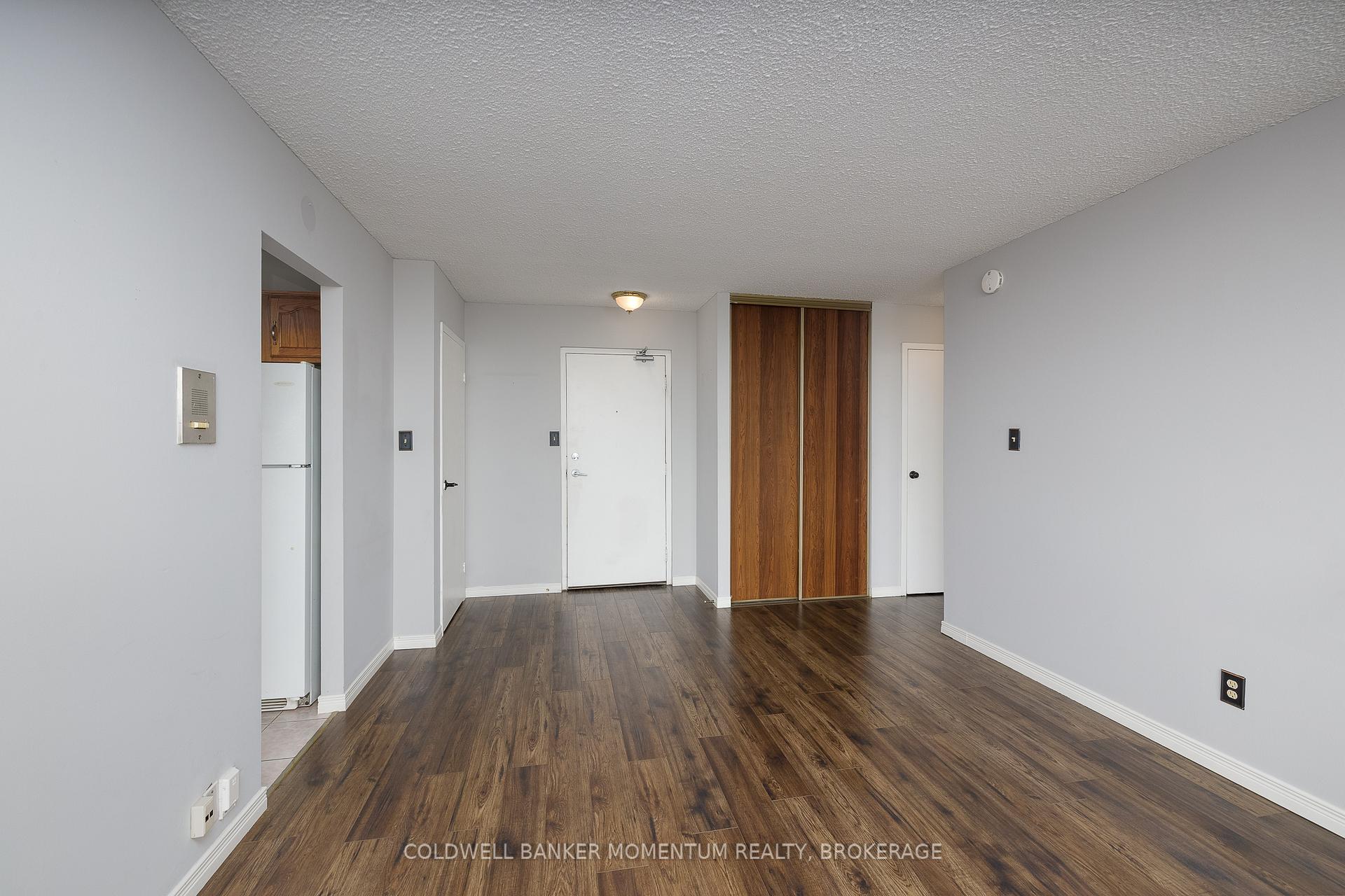 Photo 5 of Unit 1002, 365 Geneva Street, St. Catharines, Fairview — HOMEH