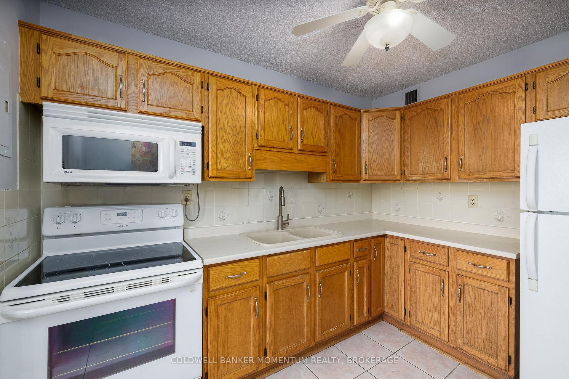 Photo 8 of Unit 1002, 365 Geneva Street, St. Catharines, Fairview — HOMEH