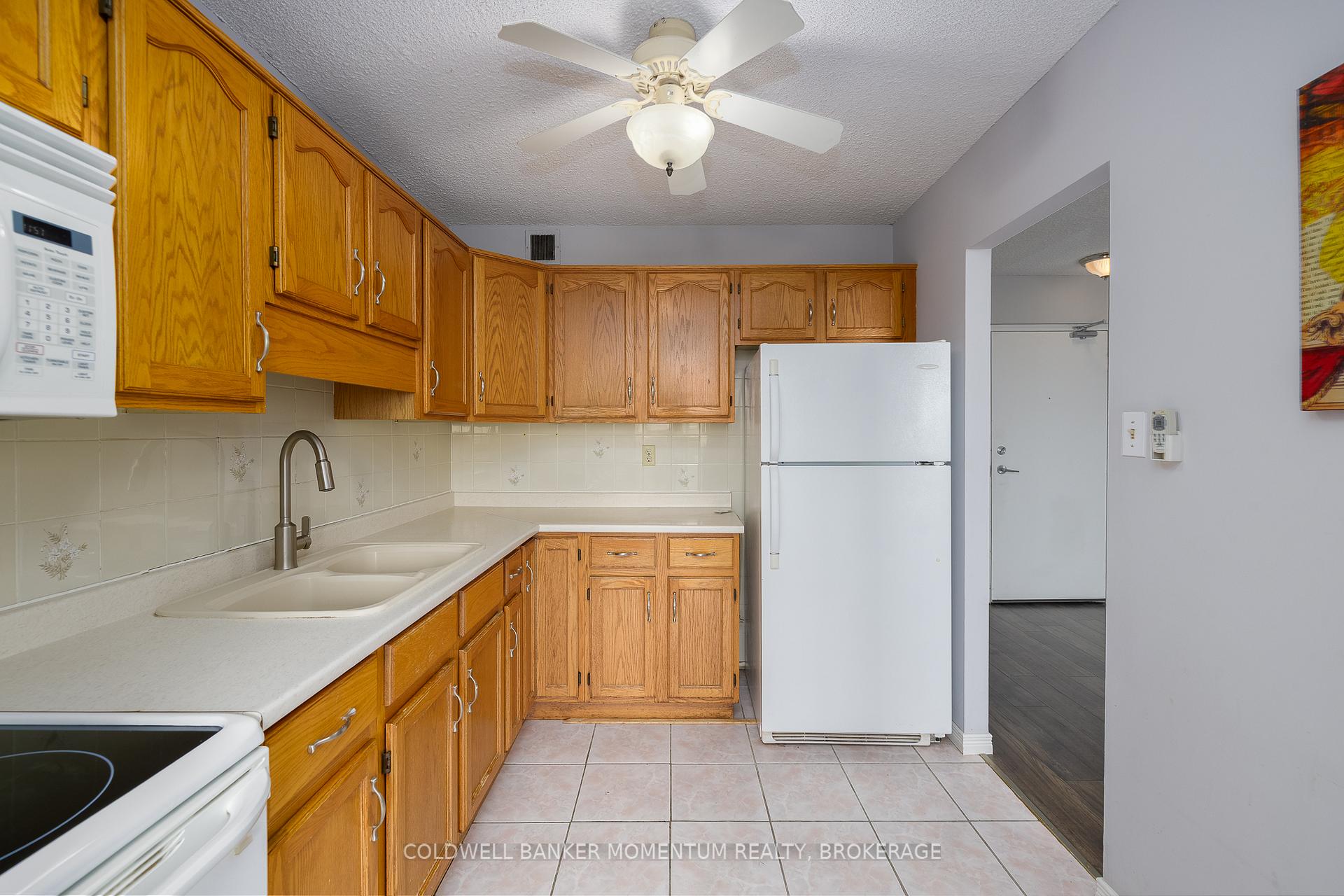 Photo 11 of Unit 1002, 365 Geneva Street, St. Catharines, Fairview — HOMEH