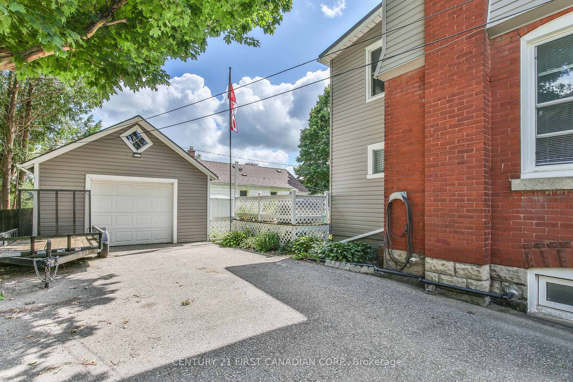 Photo 2 of 308 Broadway Street, Tillsonburg — HOMEH