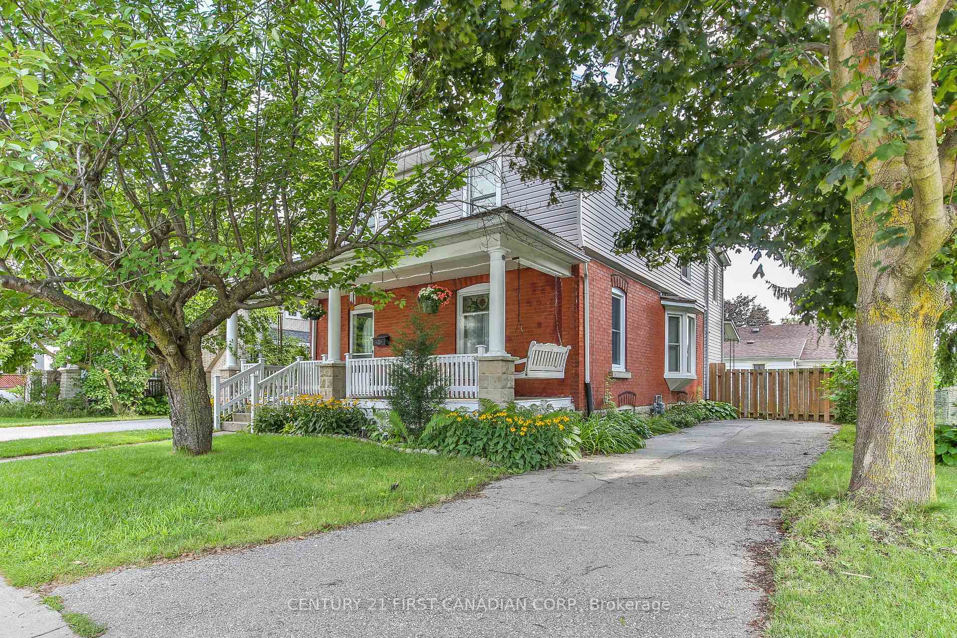 Photo 3 of 308 Broadway Street, Tillsonburg — HOMEH