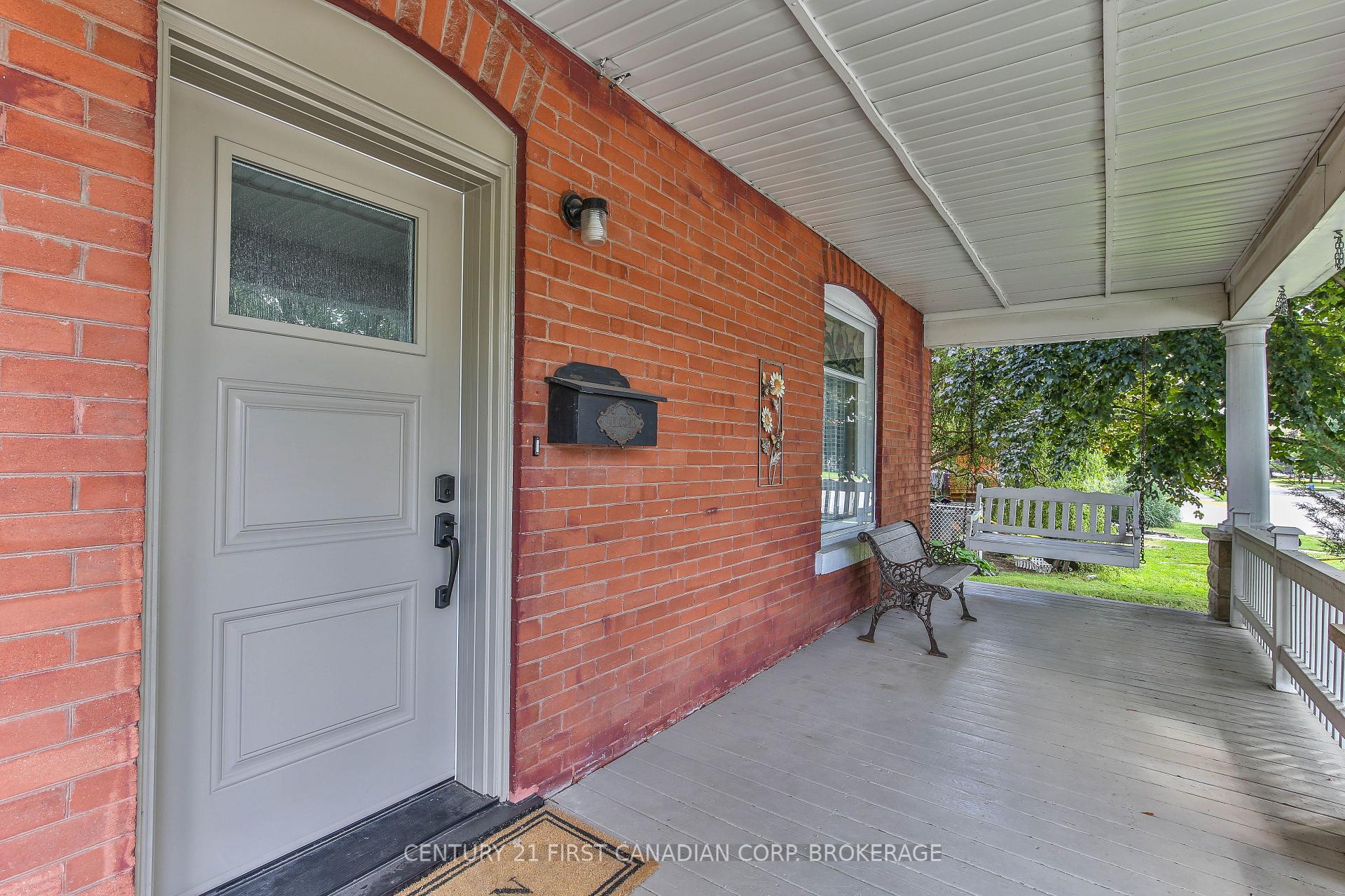 Photo 4 of 308 Broadway Street, Tillsonburg — HOMEH