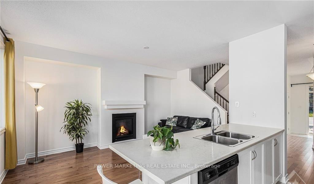 Photo 3 of 932 Kilbirnie Drive, Ottawa, Barrhaven - Half Moon Bay — HOMEH