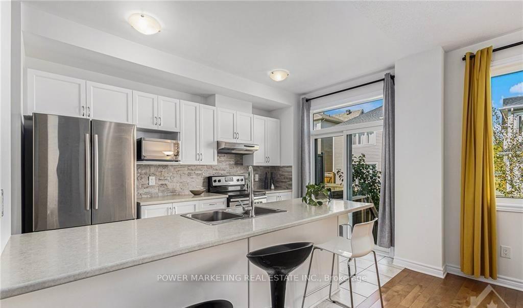 Photo 4 of 932 Kilbirnie Drive, Ottawa, Barrhaven - Half Moon Bay — HOMEH